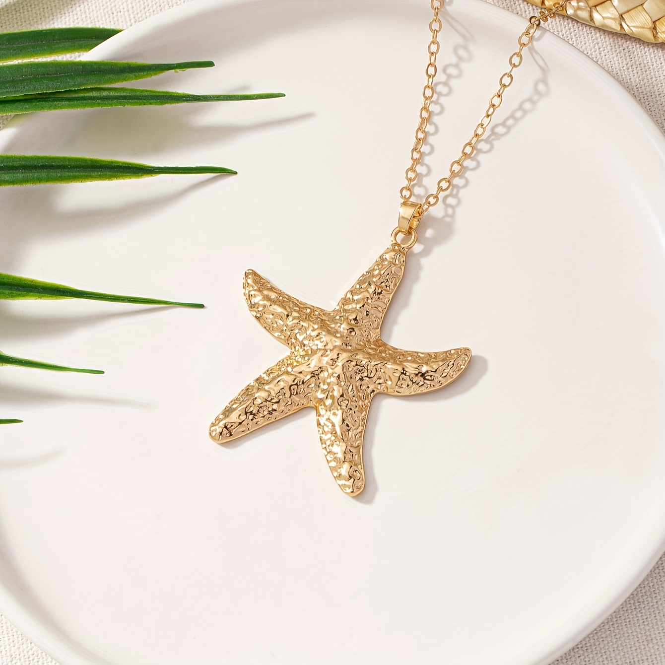 A Stylish Starfish Pendant Necklace