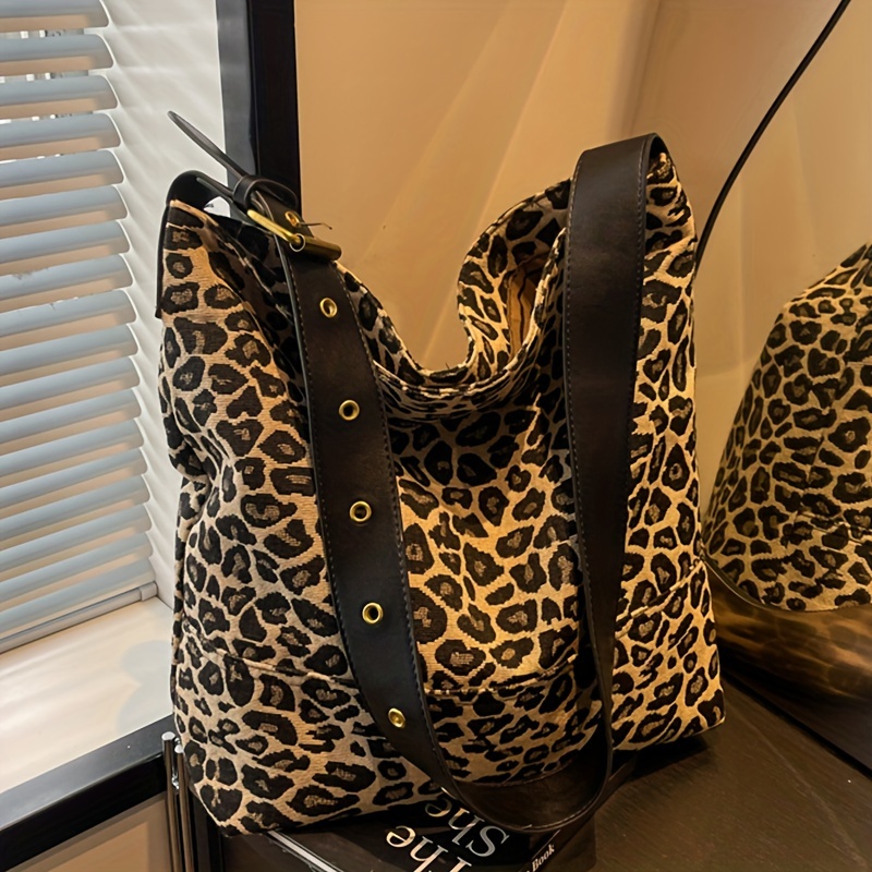 

Luxurious Leopard Print Tote Bag With Adjustable Shoulder Strap And Magnetic Closure