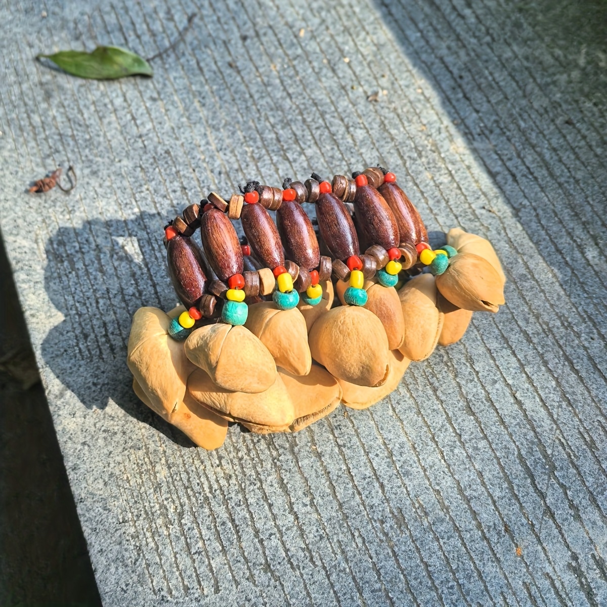 1pc Natural Fruit Shell Handbell - African Drum Strike Wrist Bell with Beaded Strap, Mixed Colors, Solid Shell Construction for Halloween, Thanksgiving, Christmas Decorations & Music Accompaniment, Handbell For Music, Festive Accessory