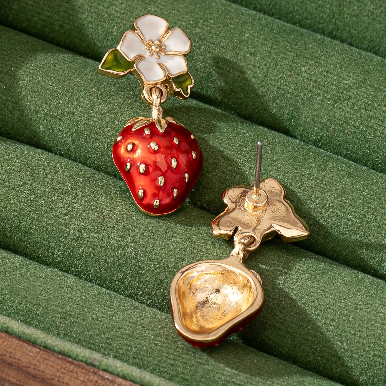 new fashionable and   strawberry flower earrings for teenager Product details 4