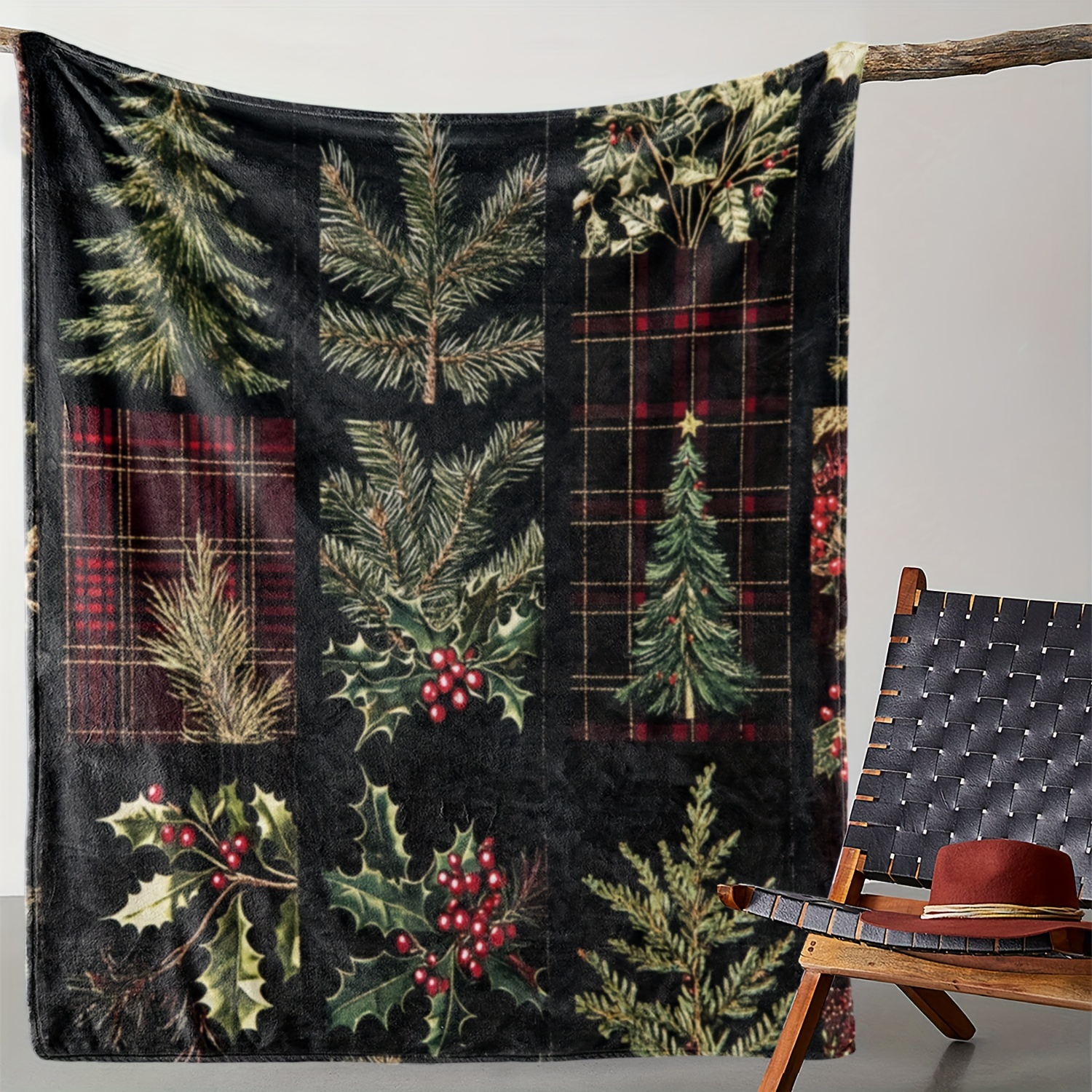 

Festive Christmas Tree And Holly Printed Blanket - Warm And Soft, Suitable For All Seasons