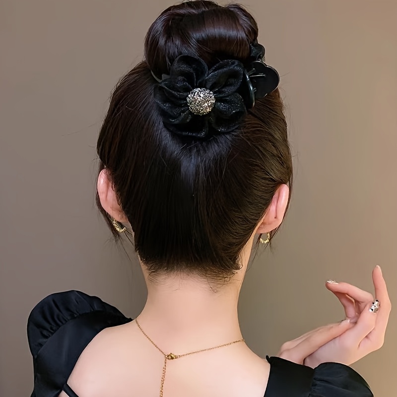 Image of A Hair Clip, Sunflower Bun Clasp, Shark Clip, Sparkling With, Made Of Plastic, Featuring A Simple And Stylish Design, The Perfect Valentine's Day Gift For