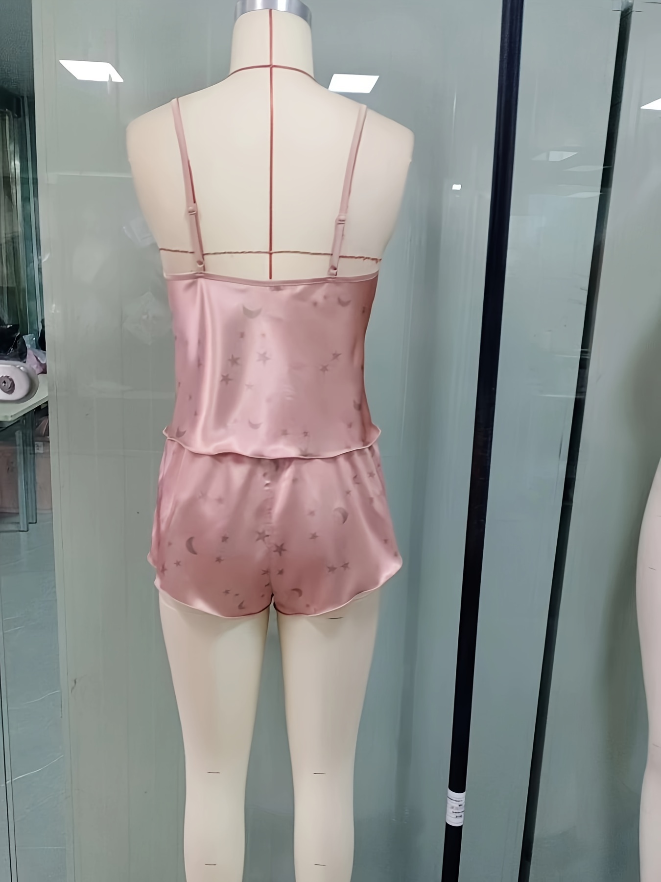 Conjunto de ropa interior de dos piezas para el hogar, sexy, tentadora, dulce, suave y cómodo, con pantalones cortos de satén estampado con tirantes - Imagen 3