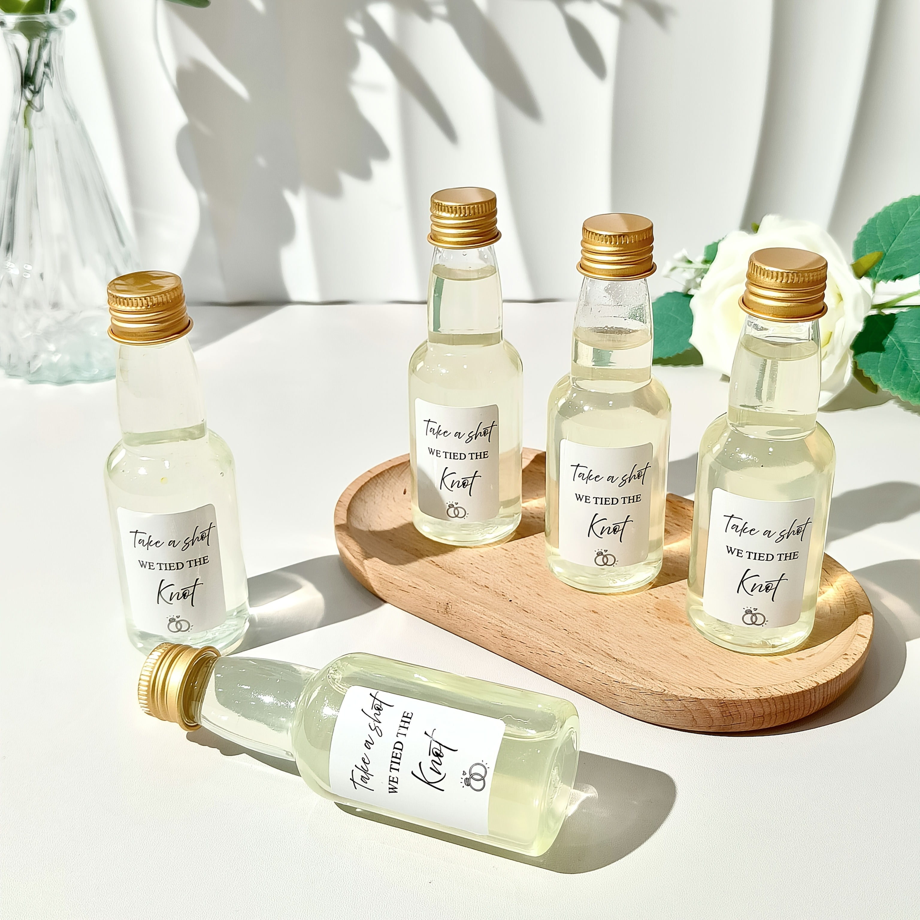 Geschenk für Sie/Ihn 50 Mini-Schnapsflaschen-Set für Partys, mit 1.76Oz/60Ml * Plastik-Juice-Bechern mit Schraubkappen, leere Mini-Flaschen, verziert mit &*;* for We Tied *&*; Aufklebern für