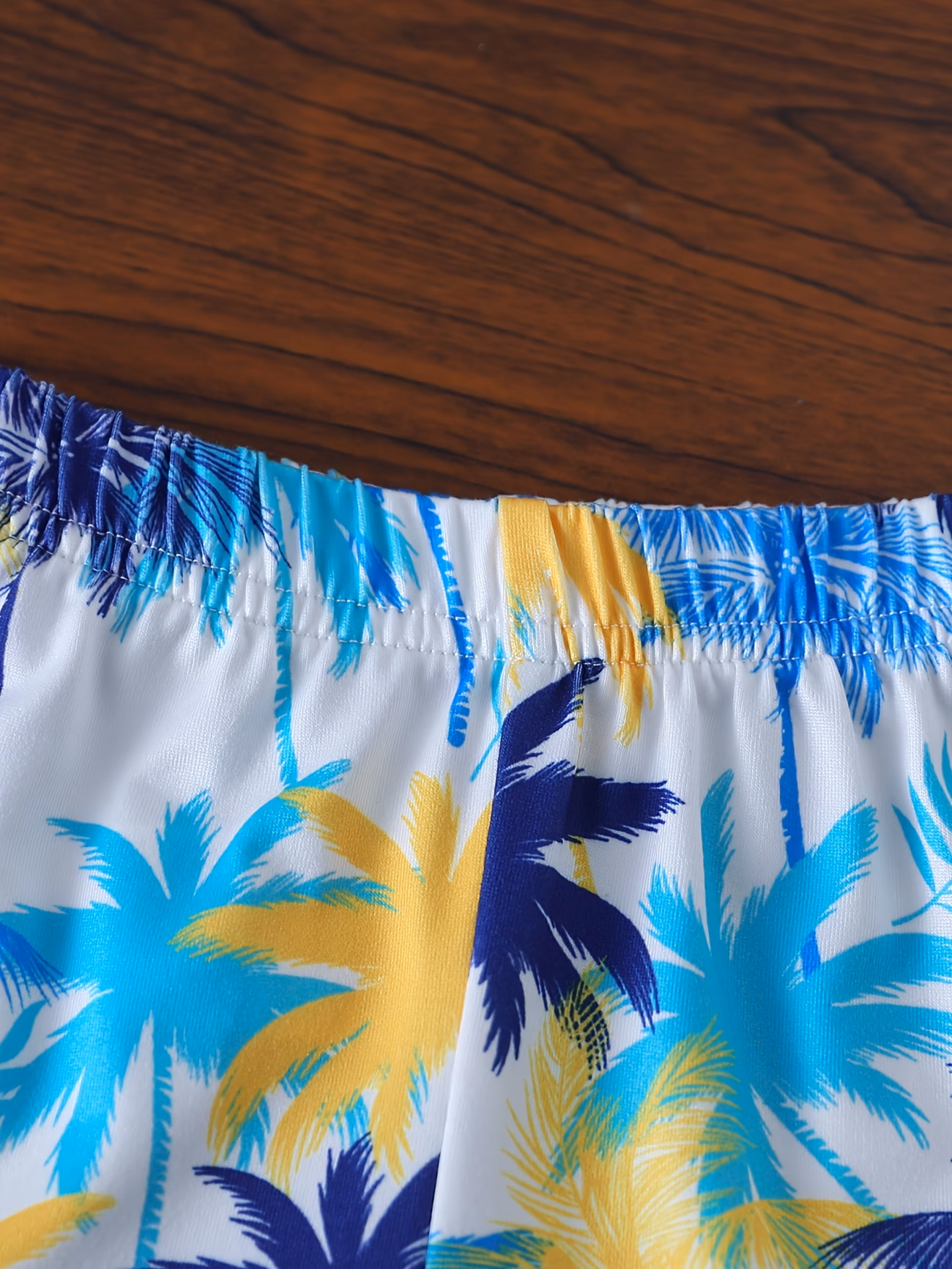 ensemble de plage dété pour garçon : ensemble 3 pièces comprenant un débardeur uni avec un imprimé cool et tendance et des poches à , un short avec une taille élastique, et un chapeau. idéal pour lété, la plage, les maillots de bain et les activités dété. parfait pour 4