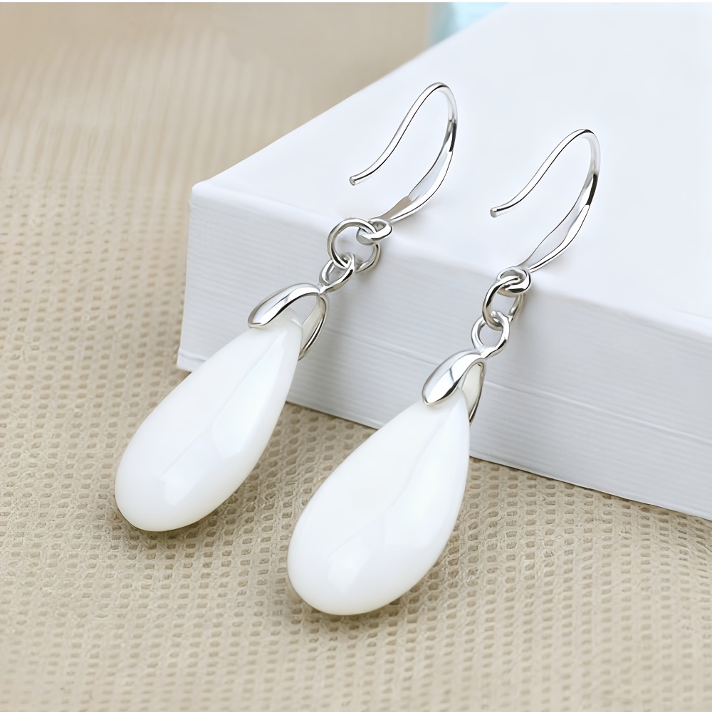 Image of Green Design Earrings, Classic Women's Retro Green Earrings, Silvery Ear Hook Design Trendy Women's Earrings, A Suitable Accessory For Women' Wear.