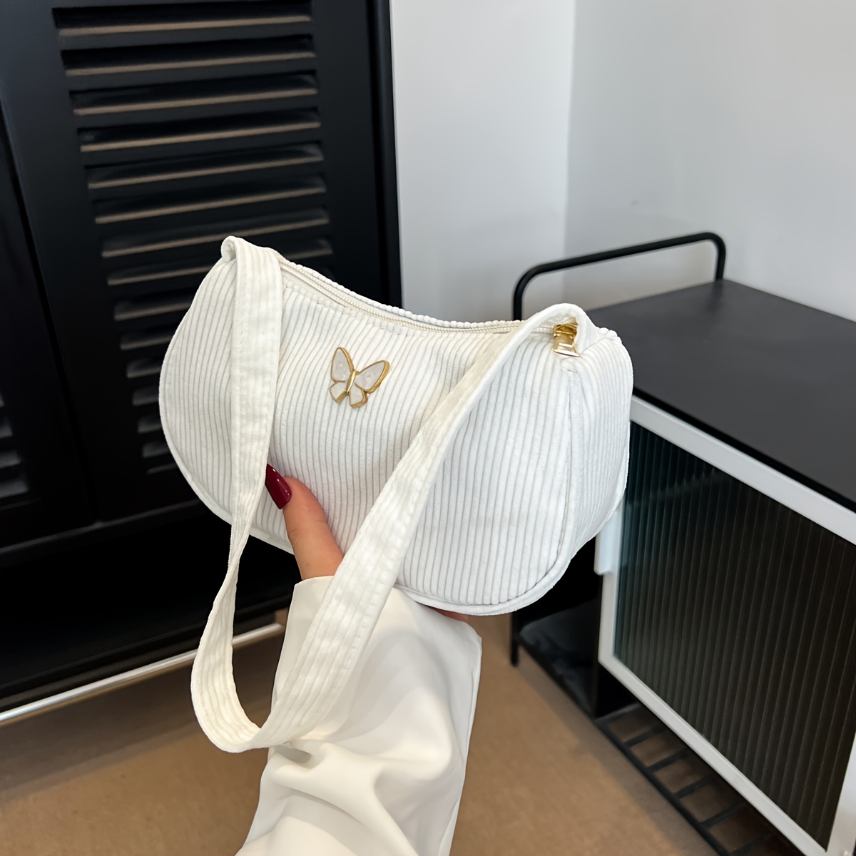Image of Chic Corduroy Shoulder Bag For Women With Clasp - Stylish Commuter Handbag In Solid Color, Zip Closure, Lining, Fixed Strap Design, Everyday Bag | Motif | Corduroy Texture, Bag