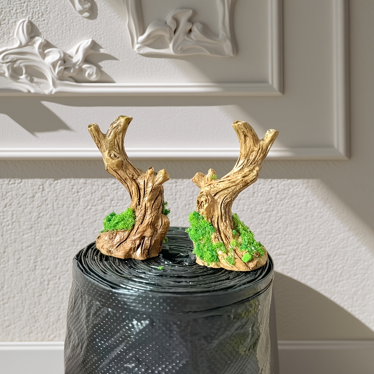 Image of 2pcs Realistic Miniature Stump Scenery Ornaments. Made Of Resin, Suitable For Home Decoration Aquarium, Beach, Home , Unique Scenery Ornaments, Easter Decorative Ornaments. Dressing