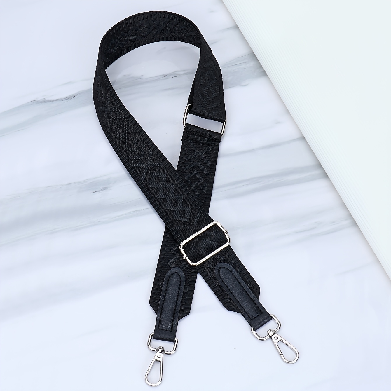 E-shop Verstellbarer breiter Taschenriemen | Schwarzes geometrisches Muster | Schwarzer Kunstleder-Schultergurt mit Schnalle für Umhängetaschen und