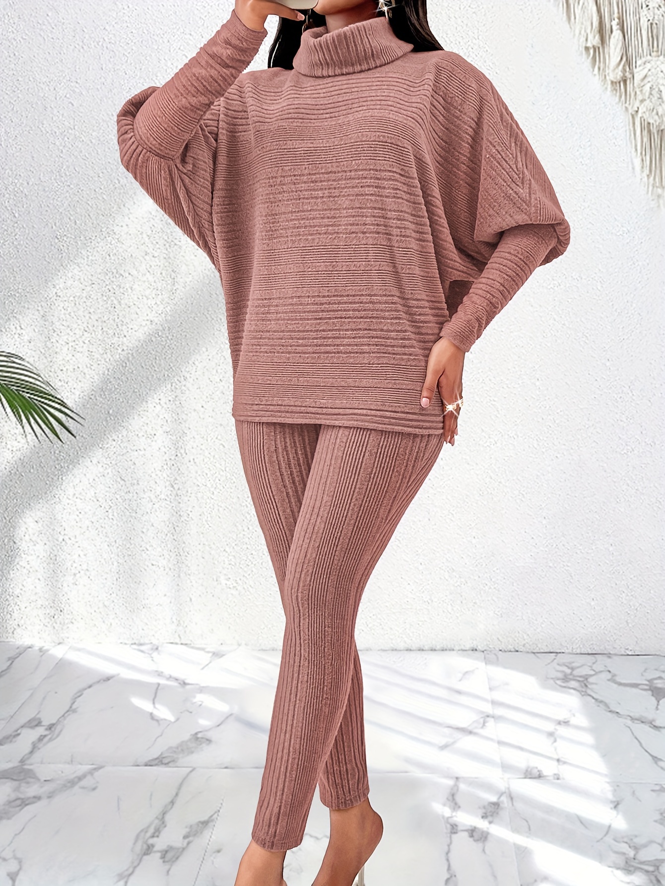 Detailed view of the long sleeve cuff, image 5