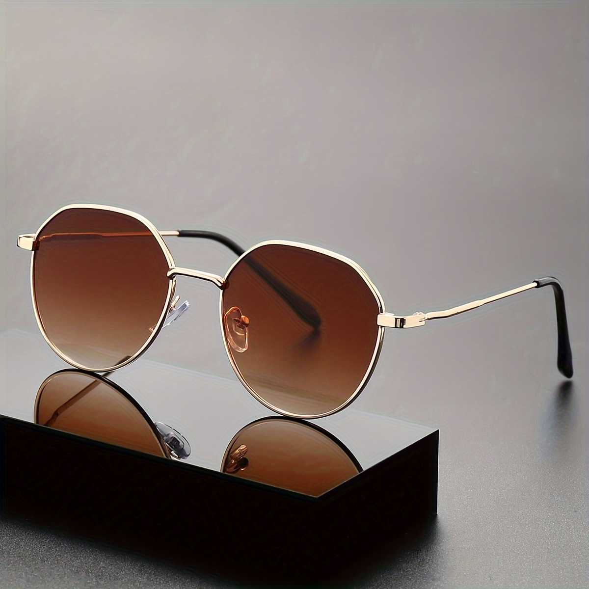 

Men's Round Frame Metal Texture Decorative Glasses Casual Fashion Glasses