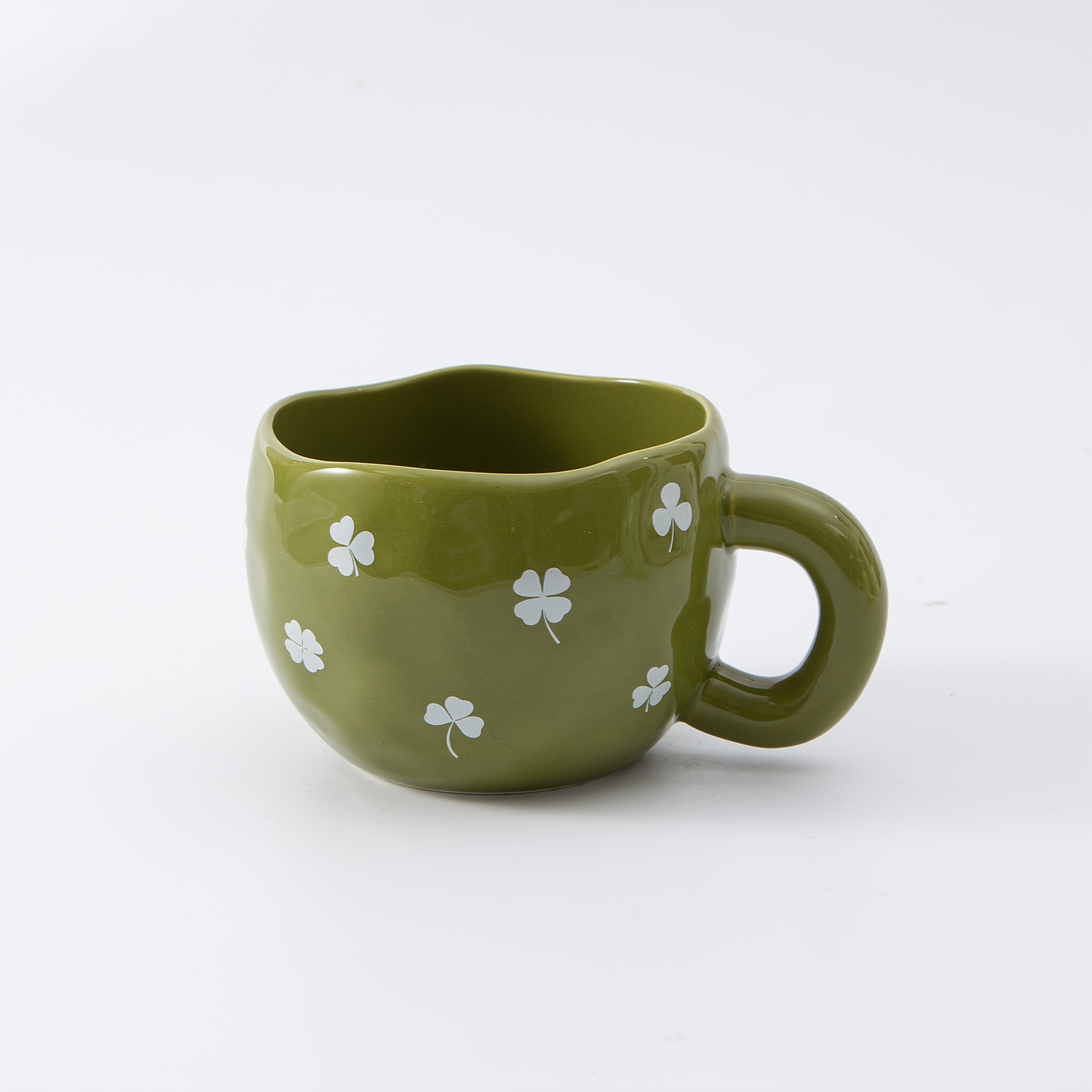 1pc This Ceramic Clover-shaped Coffee Mug Is Adorable And White. Used To Brew Coffee, Juice, Or Milk, Making It A Perfect Gift For Spring, Mother's Day, And 's Day. Suitable For , Parents, And