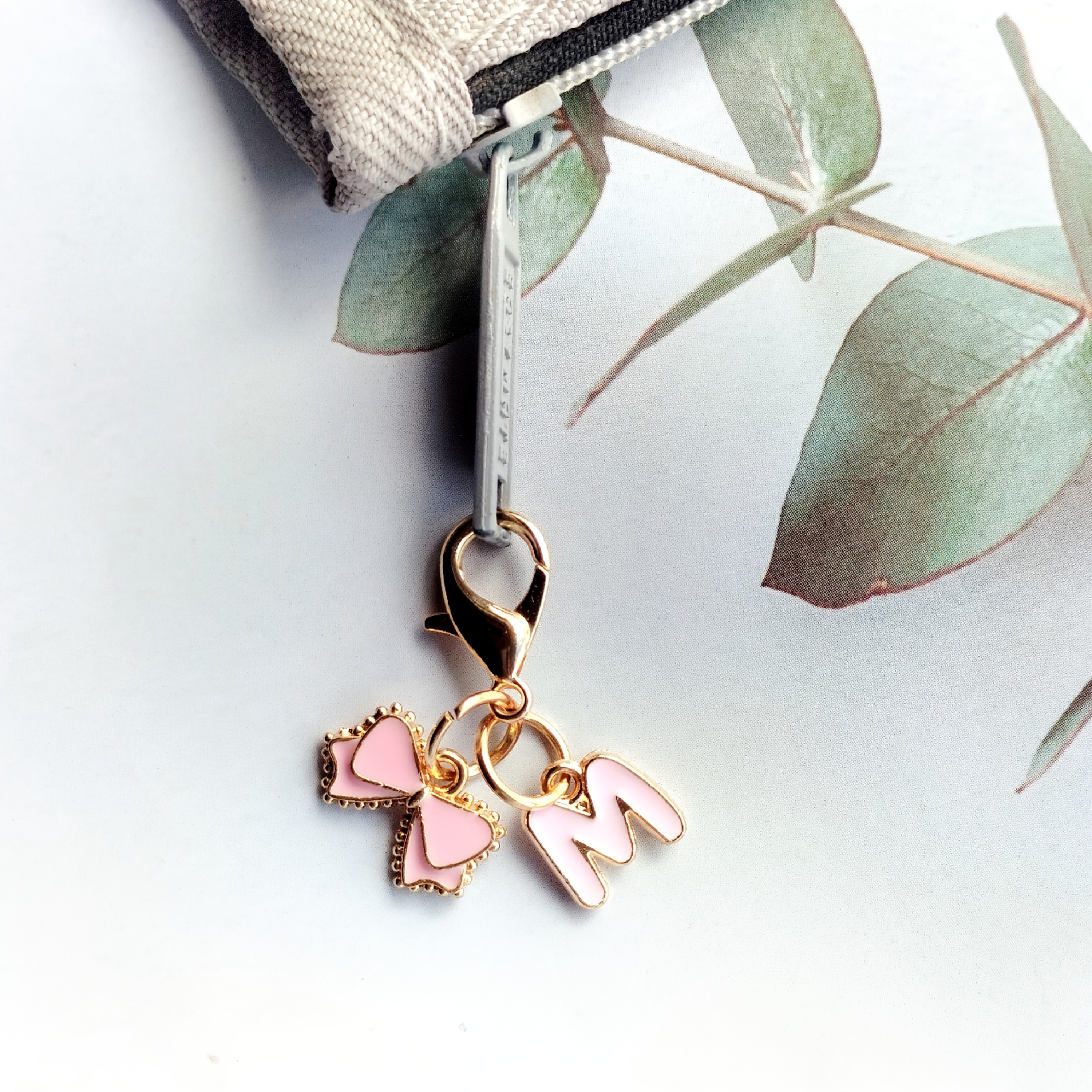 TEMU 1pc Alloy Fashionable Bow And Creative Cartoon Letter Charm Lobster Clasp Keychain, Holiday Party Gift, Birthday Gift, Christmas/halloween Gift,