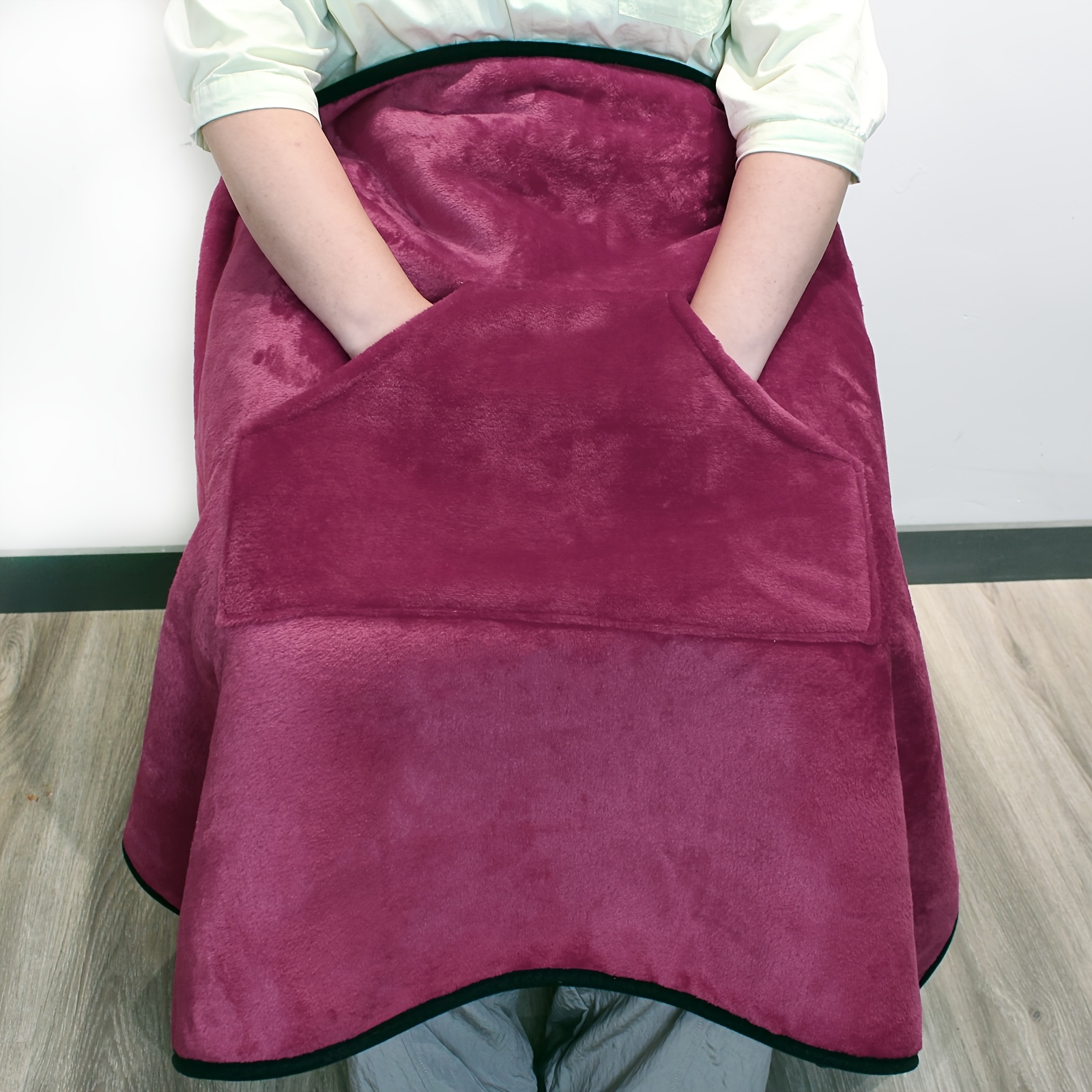 TEMU Warm Fleece Knee Blanket With Pocket - Ideal For Elderly, Sofa, Office & Wheelchair Use, Perfect Nap & Travel Accessory, Without Battery