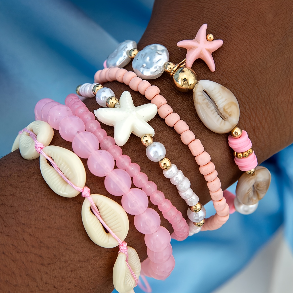 E-shop 6-teiliges elegantes stilvolles Harz-Armband-Set mit Seestern- Jakobsmuschel-Anhänger, mehrschichtiges stapelbares -Perlenschmuck-Set, geeignet