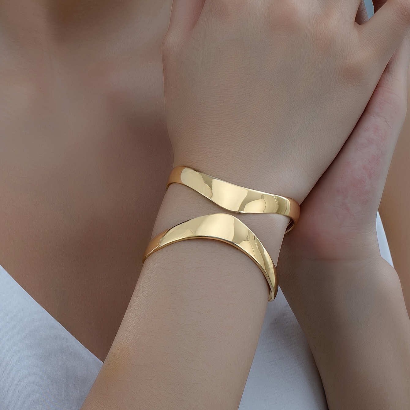 

1 Pc Creative Golden X Design Cuff Bangle Cuff Bracelet Iron 18k Gold Plated Jewelry Elegant Sexy Style For Women Summer Daily Wear