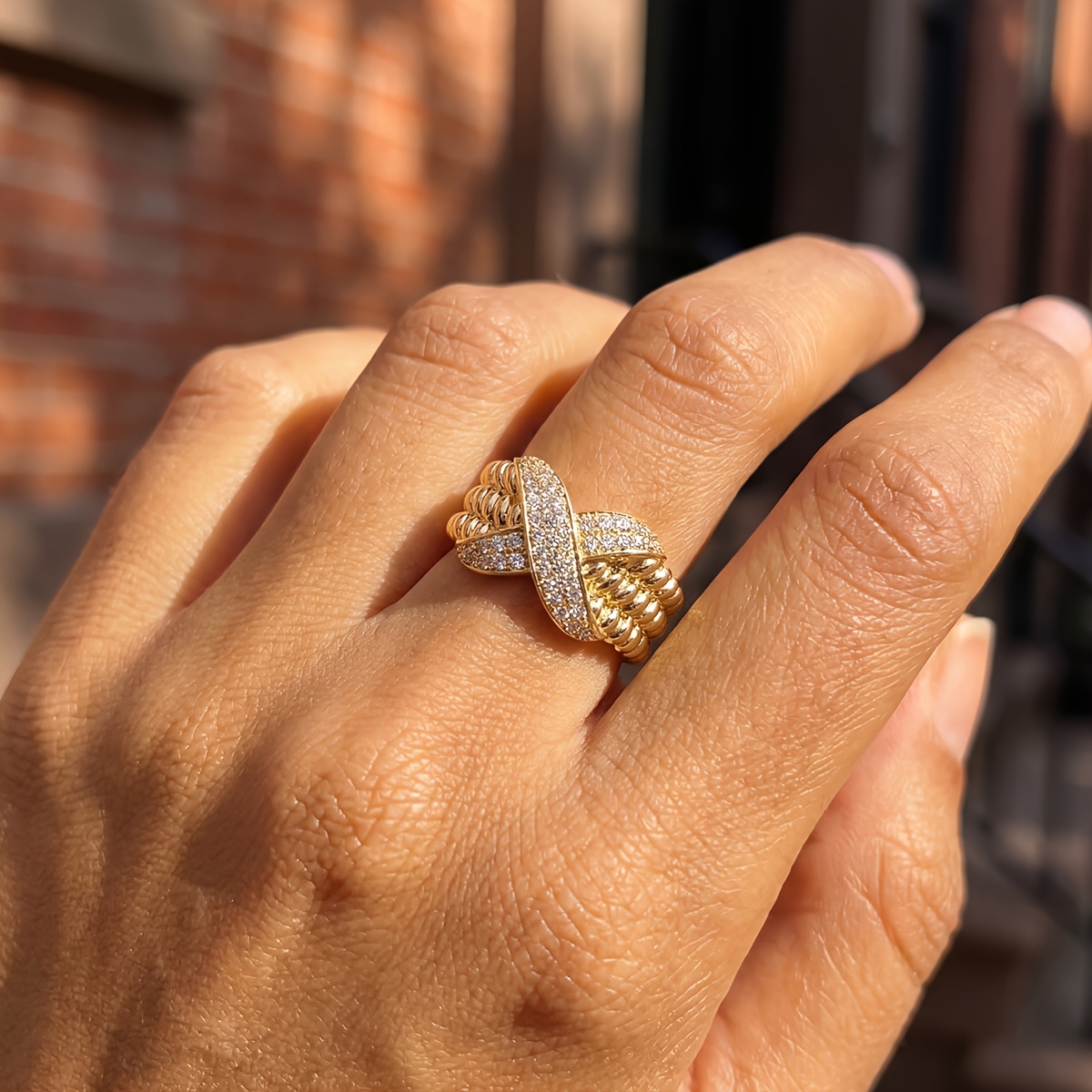 Women's Lightweight Luxury Textured Palace-Style Ring, Versatile