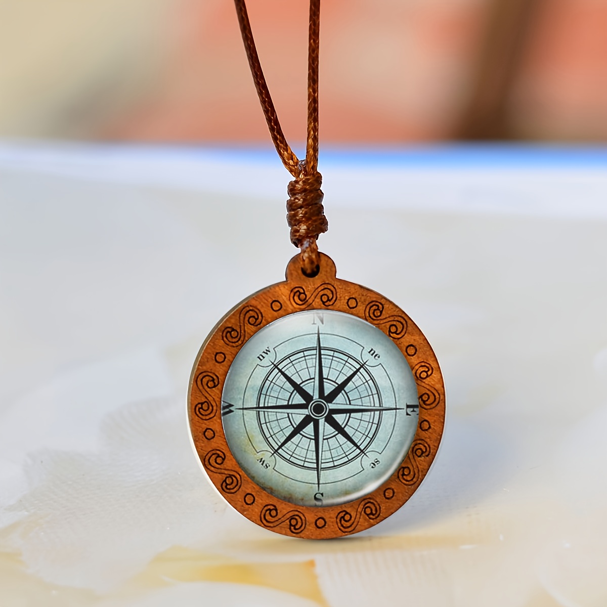TEMU 1pc Handmade Wood Compass Necklace With Directional Indicator - Vintage Compass Pendant, Unisex For &, Christmas/ Gift, Wearable For & ( Wood) -