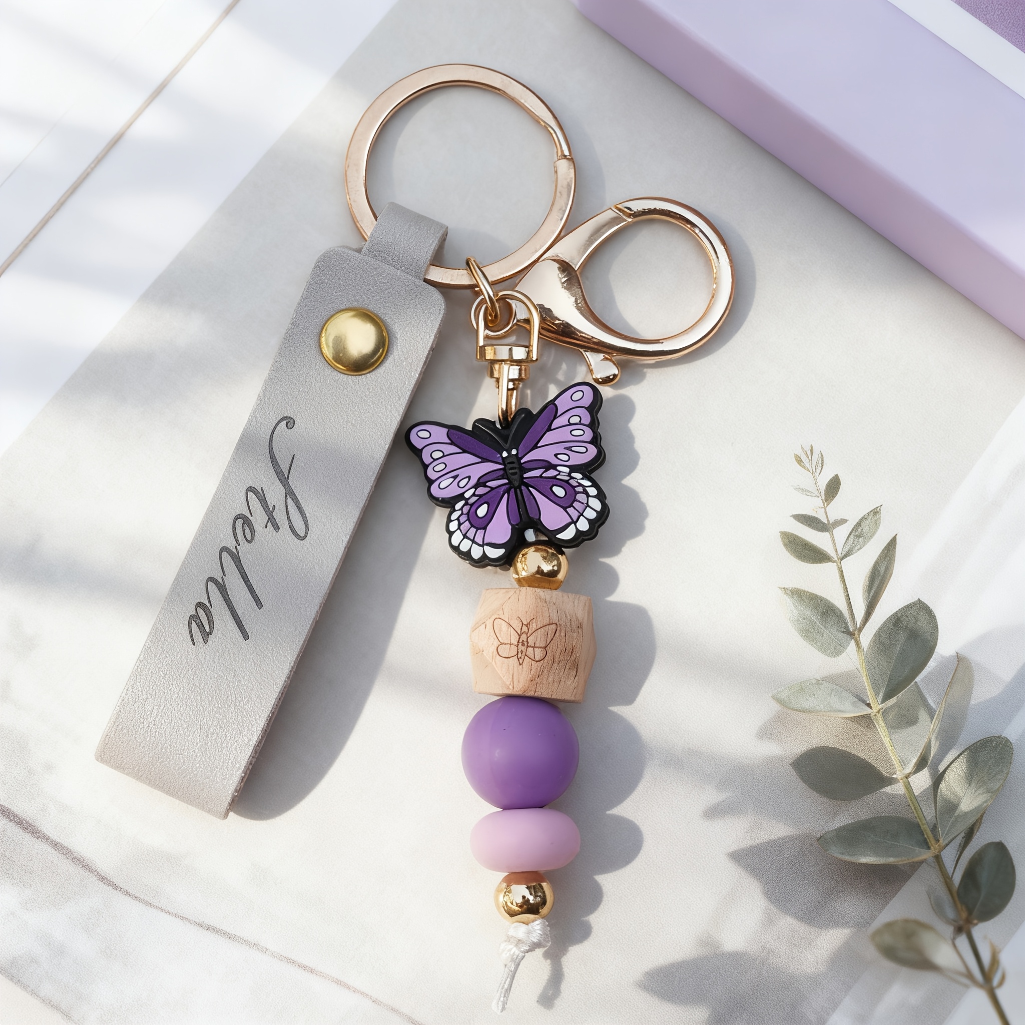 TEMU Llavero personalizado de 1 pieza con y , correa personalizada con dije de cuentas, colgante estético para bolso, regalo para mujeres y