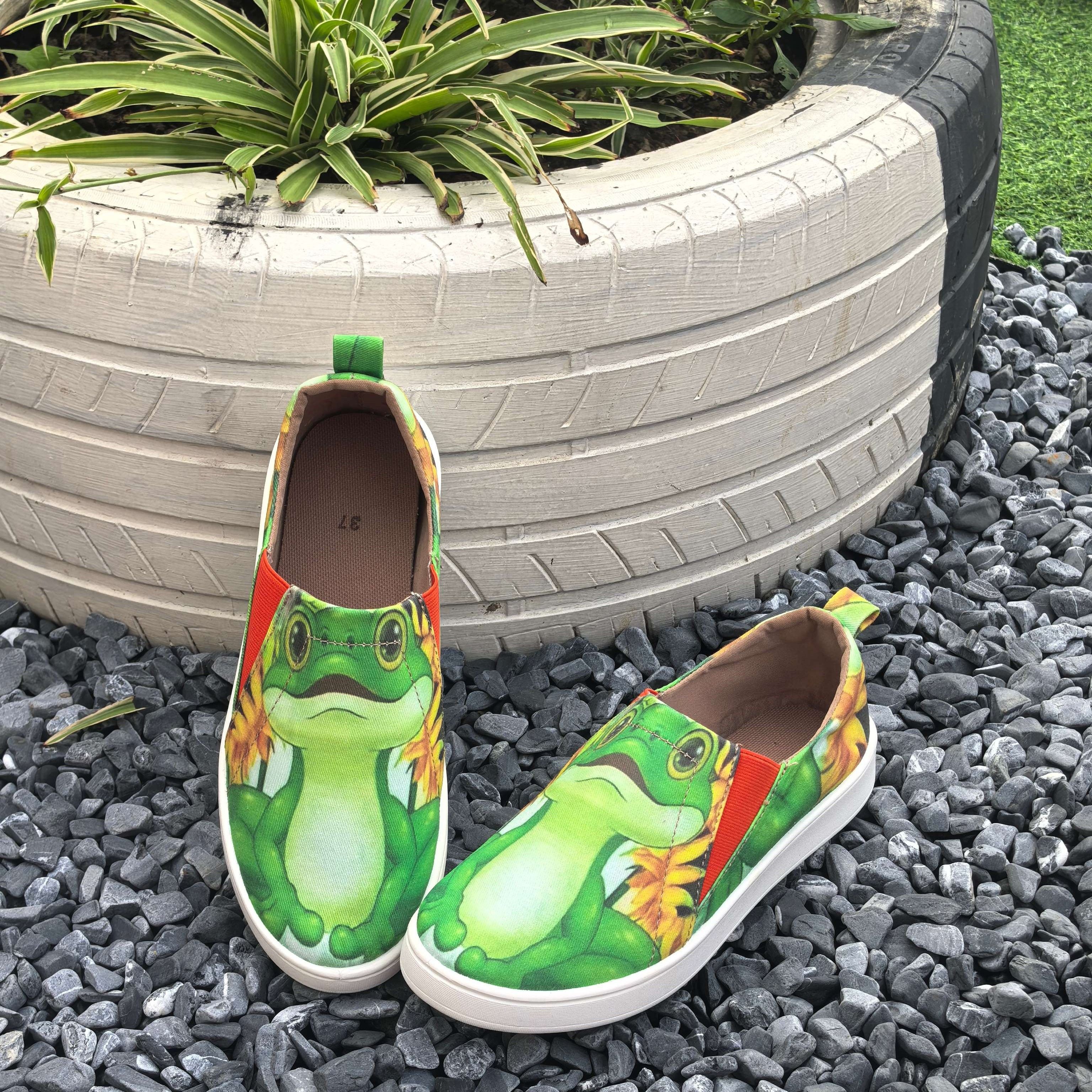 

Casual Frog Print Slip-on Canvas Shoes For Women, Comfortable Flat Loafers, Soft Sole Fabric Shoes, Hand Washable, Footwear, Dongguan - European And