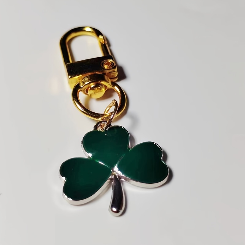 

1pc Alloy Simulation Clover Keychain, Keychain Pendant, Backpack Ornament, Holiday Gift