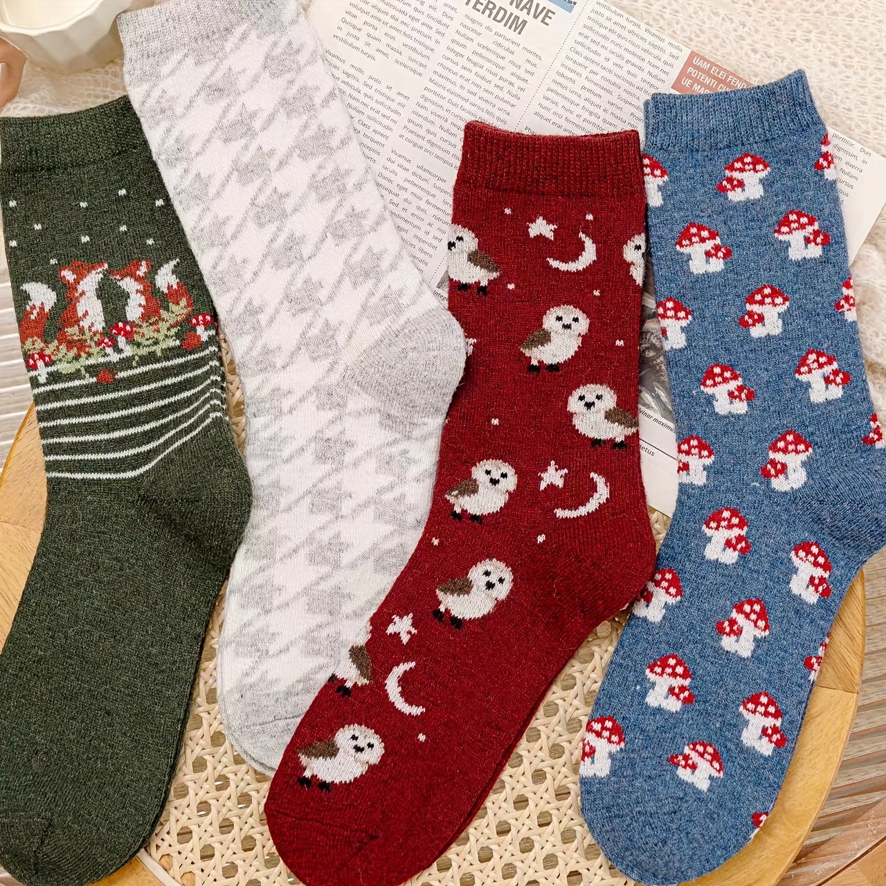 

Autumn And Winter Style 3/4 Pairs Of Wool Socks For Women Christmas Cartoon Cute Penguin Fox Mushroom Thickened Winter Warm Mid-length Retro Women's Socks