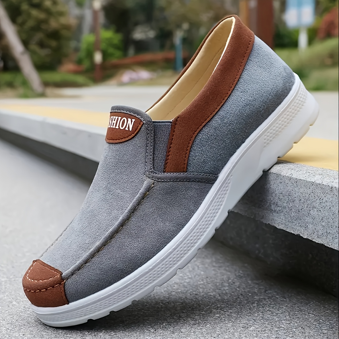 A Pair of Men's Casual Sports Training Fitness Shoes - Solid Color,, Round Toe, Lightweight Fabric Upper, Non-slip Synthetic Outsole, Breathable Fabric Lining, Suitable for Outdoor Running and Daily Wear - Spring/autumn