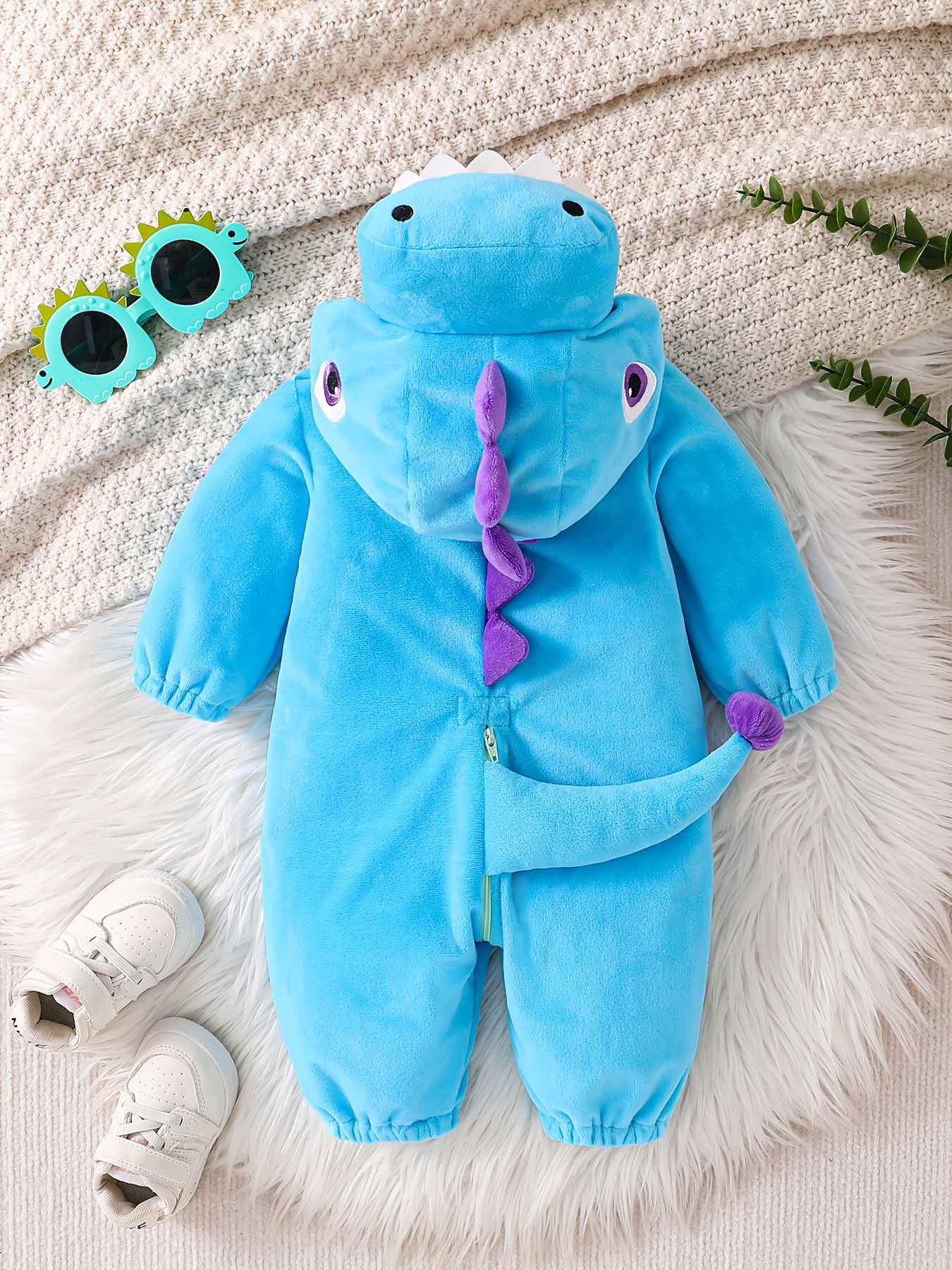 Autumn Winter Baby Warm Plush Romper, Cute Blue Purple Dinosaur Hooded Creeper with 3D Dorsal Fin Tail And Teeth Decoration, Unisex Blue Dinosaur Romper for Baby Outing Windproof Warm Bodysuit, Cute 3D Hooded Tail Warm Infant Crawling Outfit