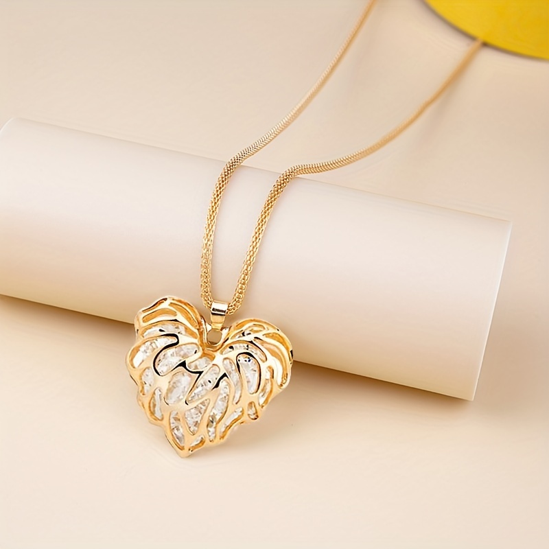 Image of 1pc Bohemian Golden-tone Heart-shaped Leaf Pendant Necklace - Alloy Delicate Chain Jewelry For Casual Attire, Versatile Accessory