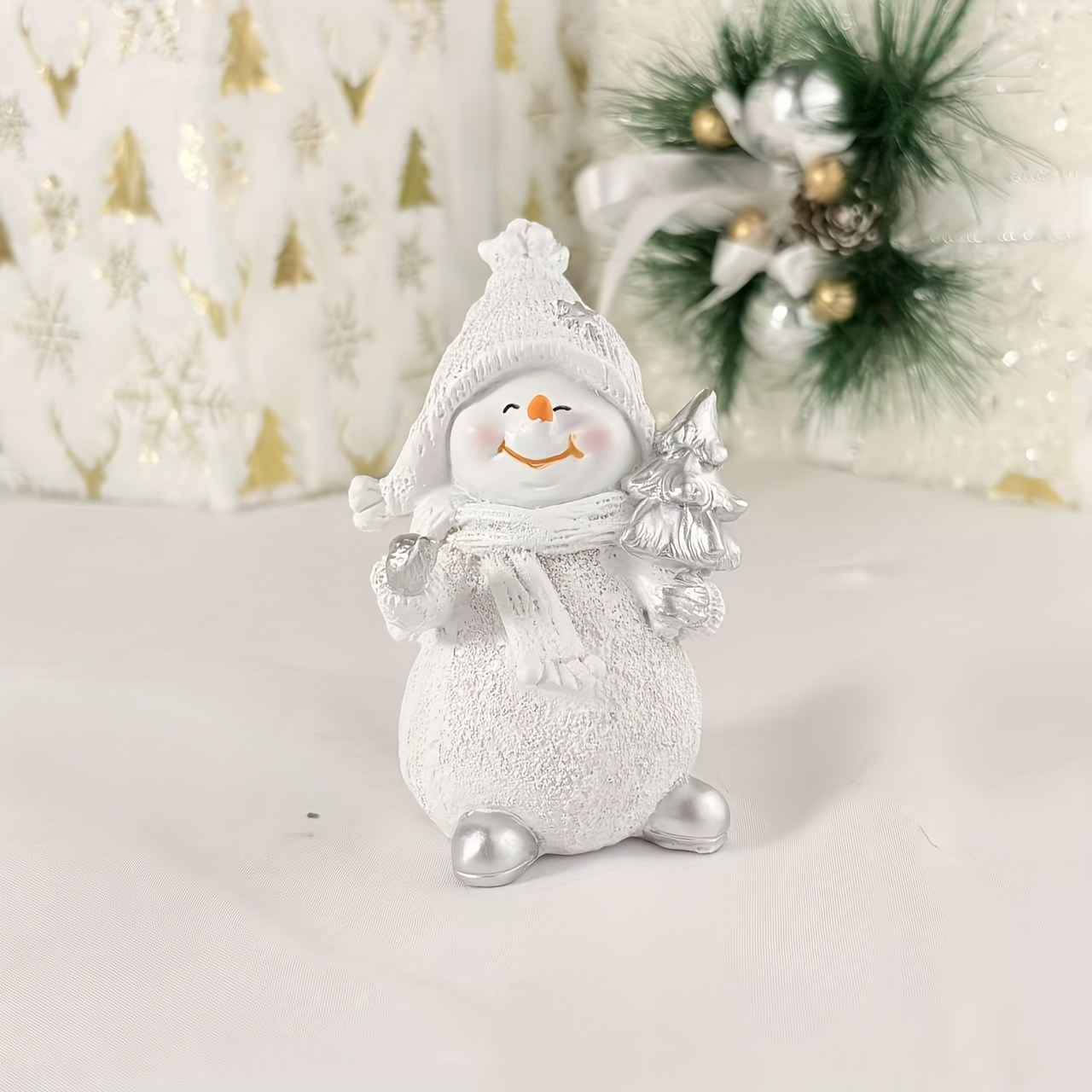 TEMU Une décoration de de neige pour Noël - un ornement pour une utilisation intérieure et extérieure, avec un chapeau tricoté, un écharpe et des