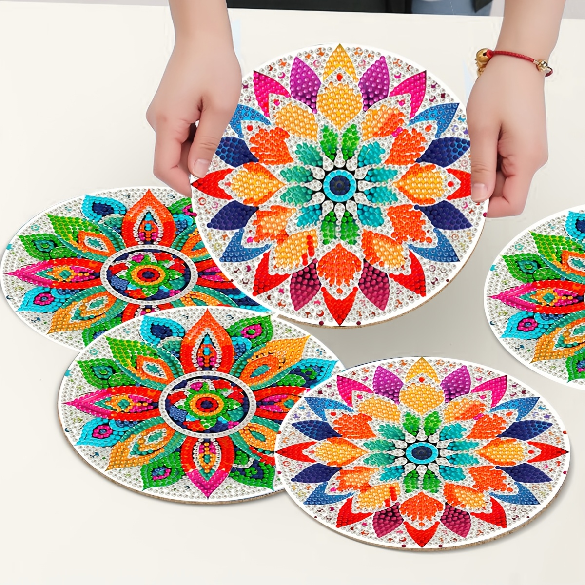 TEMU Ensemble de 4 nappes de table en diamant - Série Mandala colorée, support non inclus, antidérapant, tapis de table rond en bois, convient aux