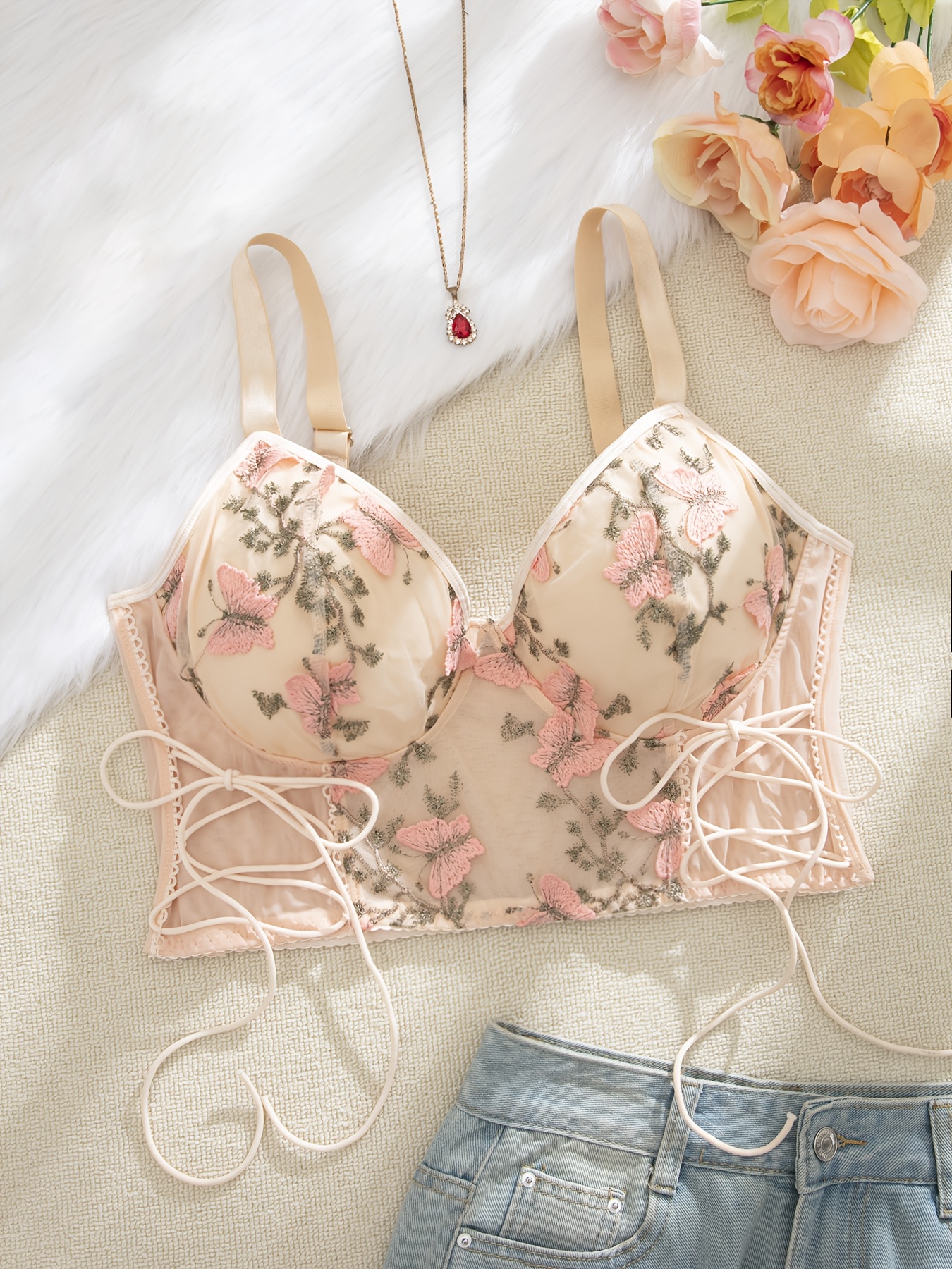 Plussstørrelse Tredimensjonal Sommerfuglbroderi Snøring Halvgjennomsiktig  Trådløs *-BH, image size:800x1067