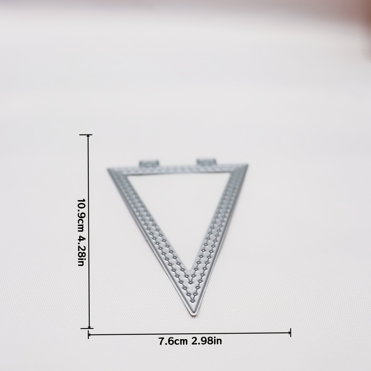 Image of 1pc Of Triangular Flag Banner Metal Die Cut, Irregular Shape Cutting Die For Card Making, Crafts Template, Bee Mold For Cutting Photo Albums