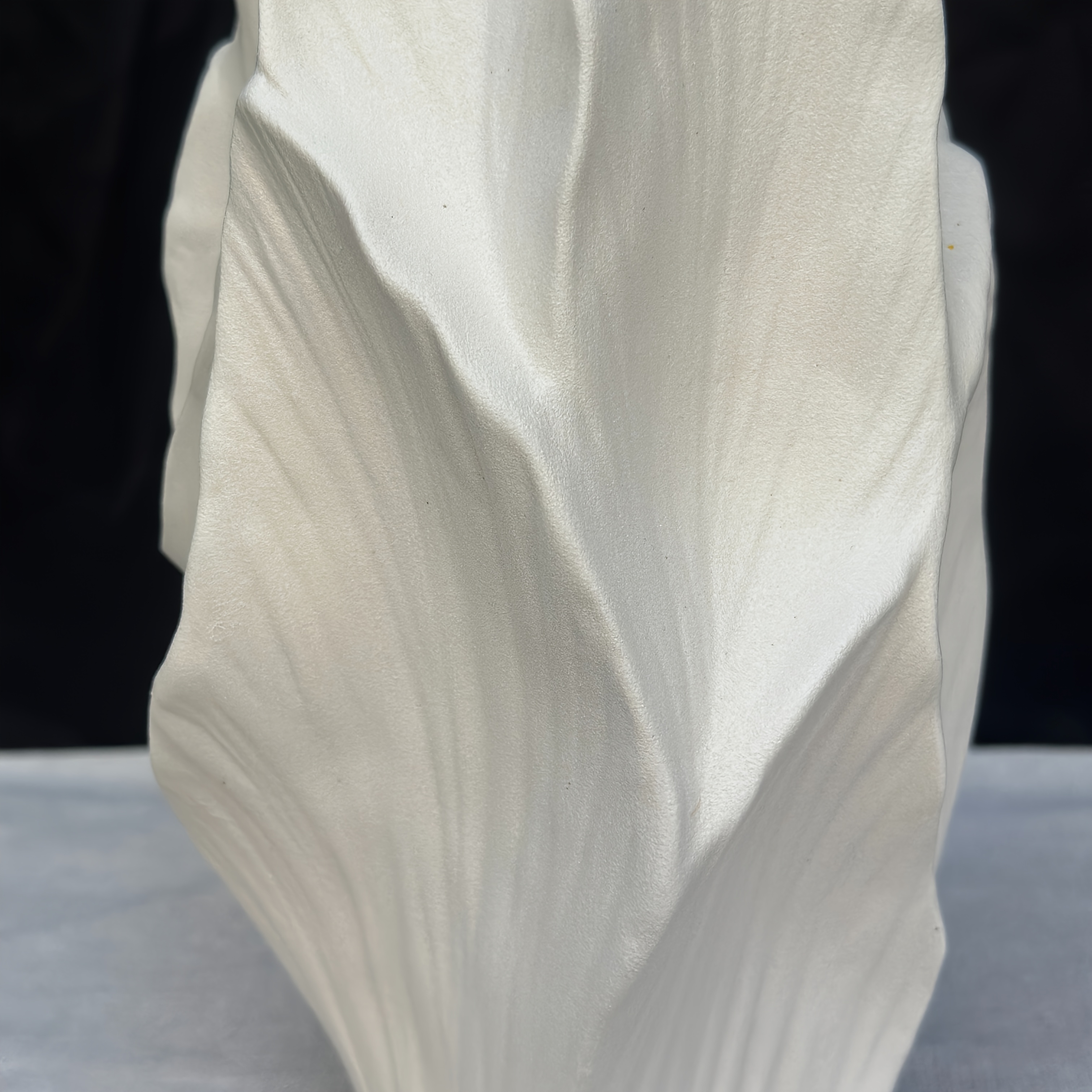 Nordic Style Creative Petal Ceramic Vase, Modern Minimalist Artistic Flower Vase, Home Decor Ornament for Living Room Entryway TV Stand, Dried Flower Arrangement Vase
