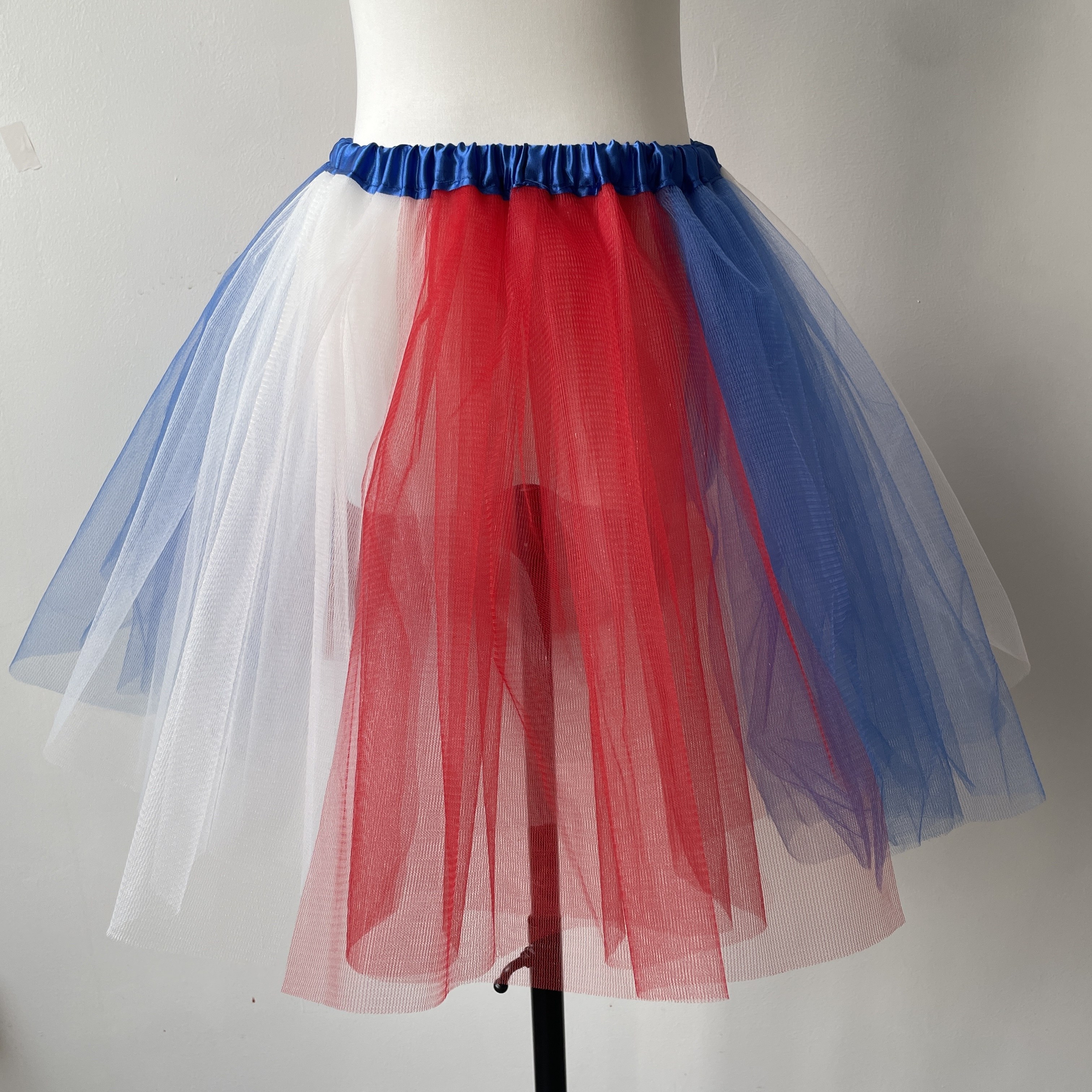 Adult Multicolored Tulle Tutu Skirt Cute Polyester Red White Blue Layered Skirt for Holiday Dress Up Party Celebration Dance Performance Props Anime Theme