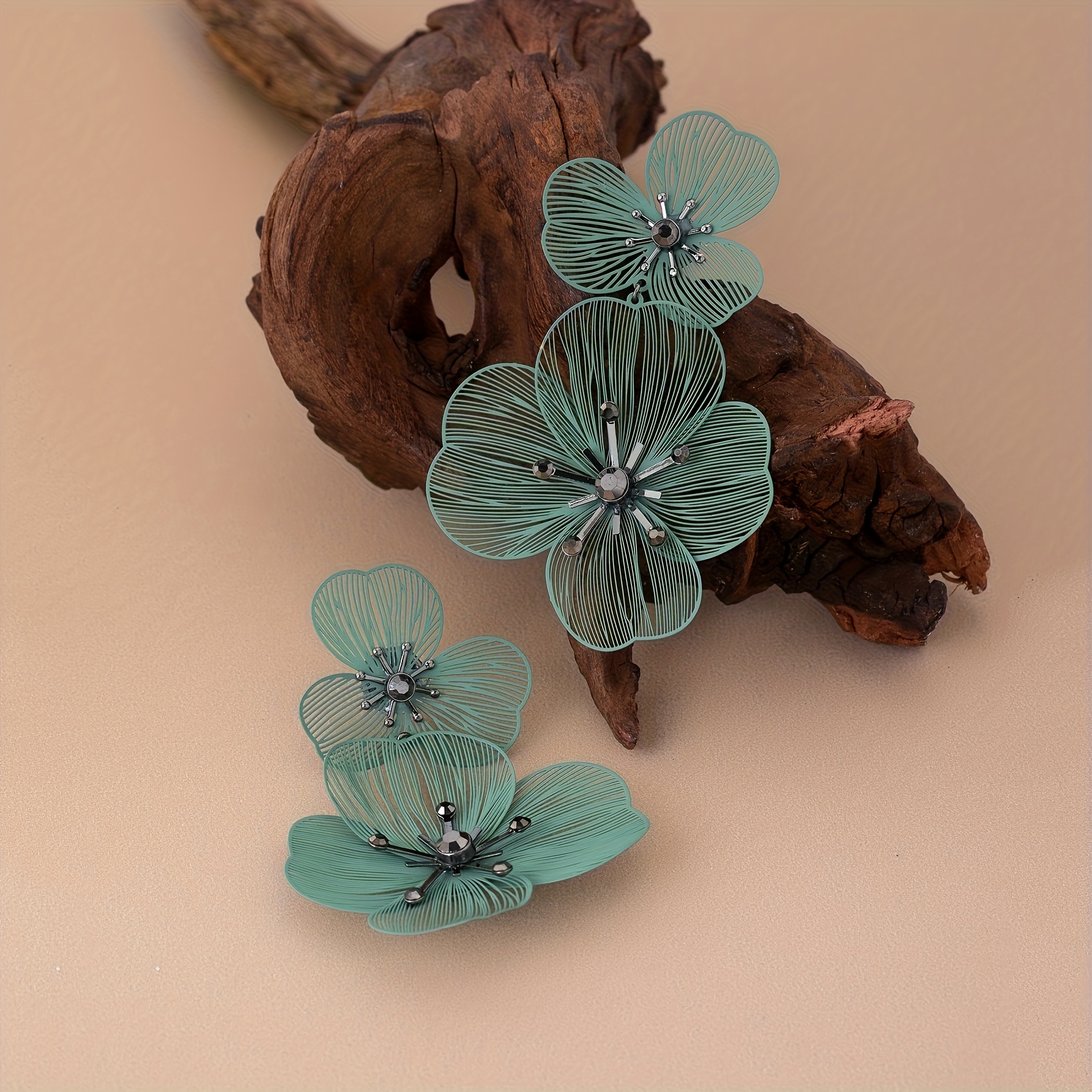 Image of A Pair Of Bohemian- And Fashionable Large And Small Flower Drop Earrings, Suitable For Women' Wear, Vacations, And Gifting