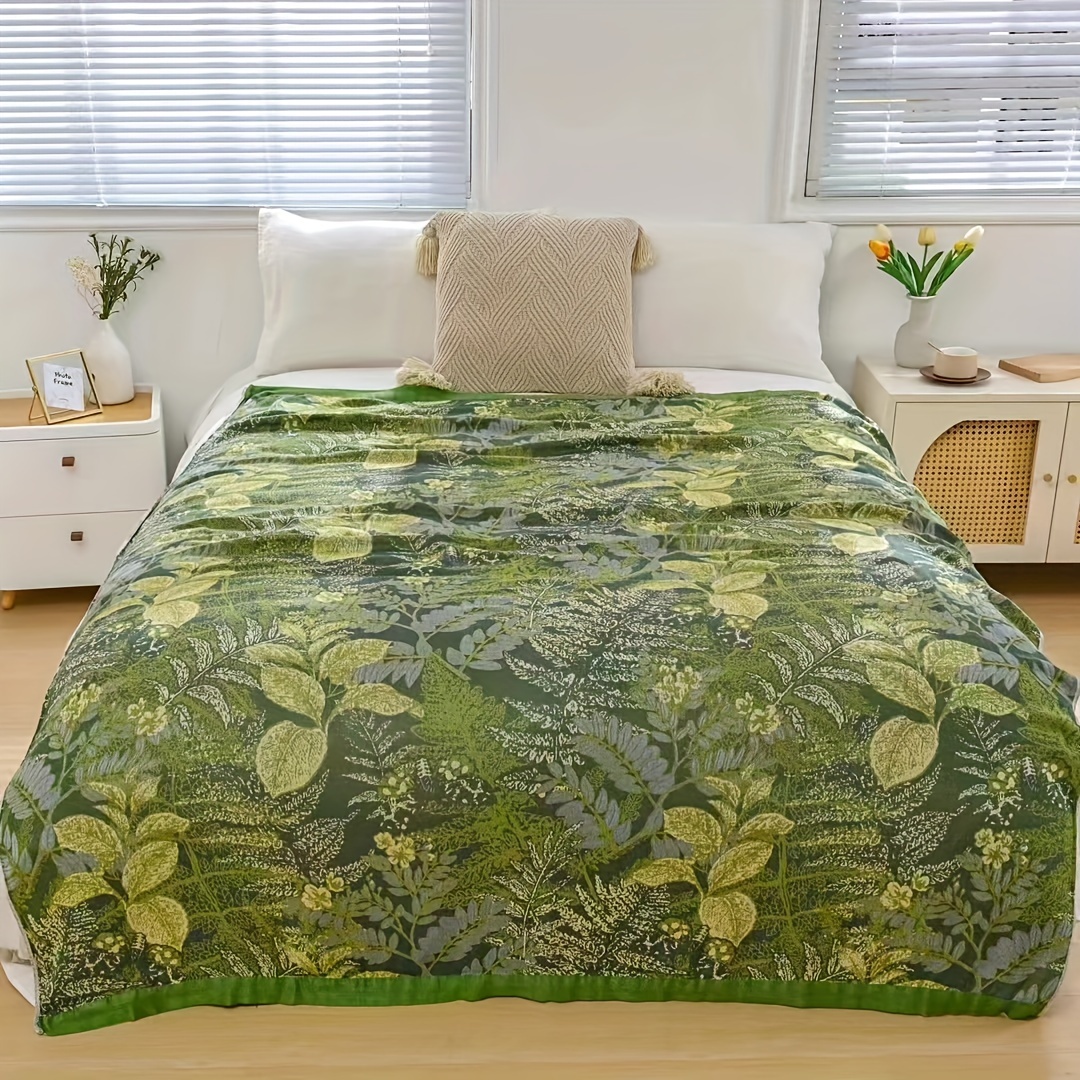 A Lightweight Bamboo Fiber Throw Blanket, Ideal For Napping Or Wrapping, Designed For Indoor Temperatures Over 20°c