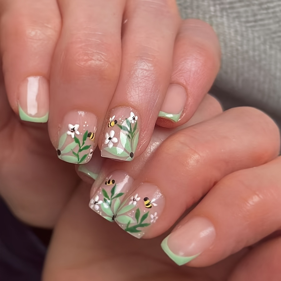 Image of Celebrity Wearable Nail Tips, 24pcs, Short Square Shape, Simple Small Floral Bee Green Design, Nude Color False Nails For Extension, Removable With Jelly Glue, 1 Nail File