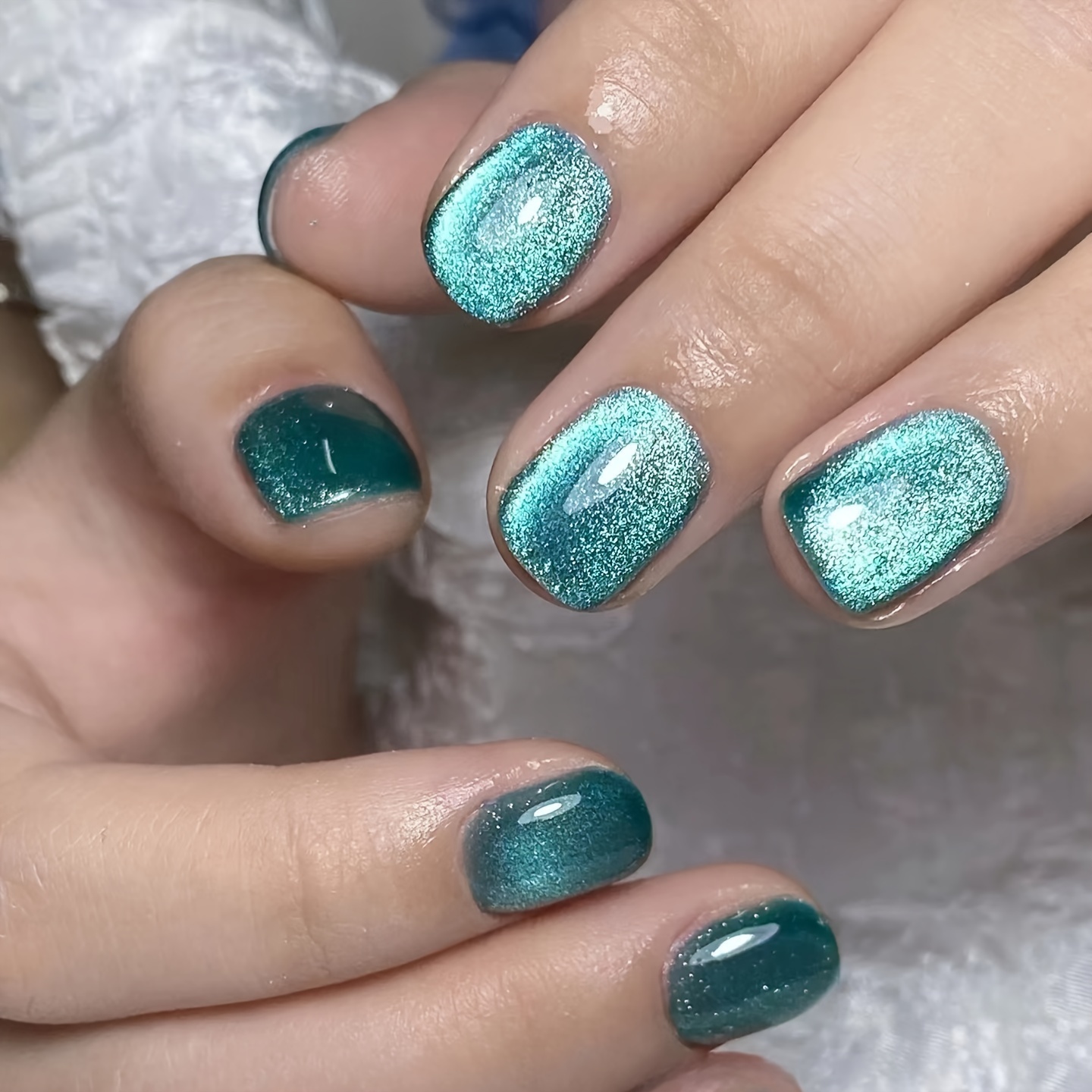 

Glittery Teal Cat Eye Press-on Nails - Short Square Shape, Removable Summer Nail Art Stickers With Sparkling Hues, Cat Eye Nails