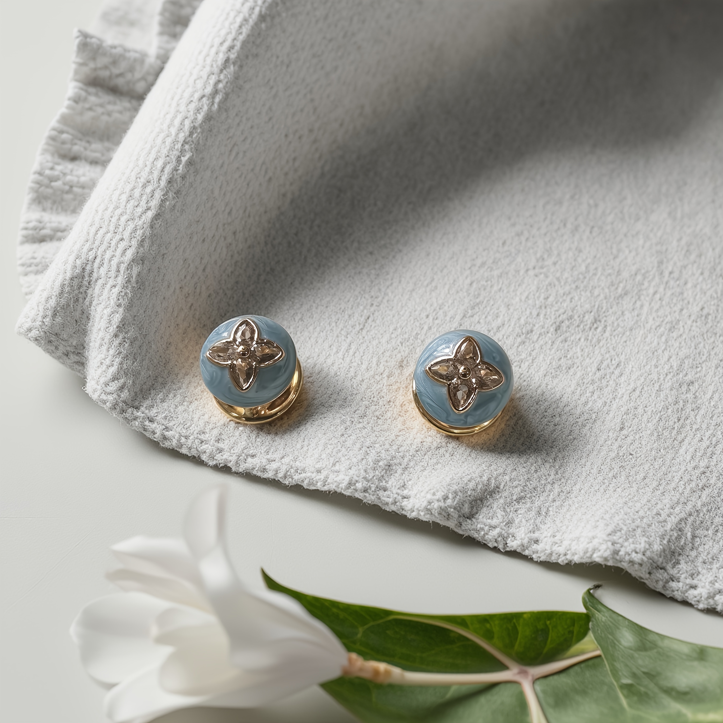 Image of 1 Pair Of Vintage Light Luxury Versatile Double-sided Enamel Micro-pave Synthetic Synthetic Zirconia Flower Stud Earrings For Women' Wear