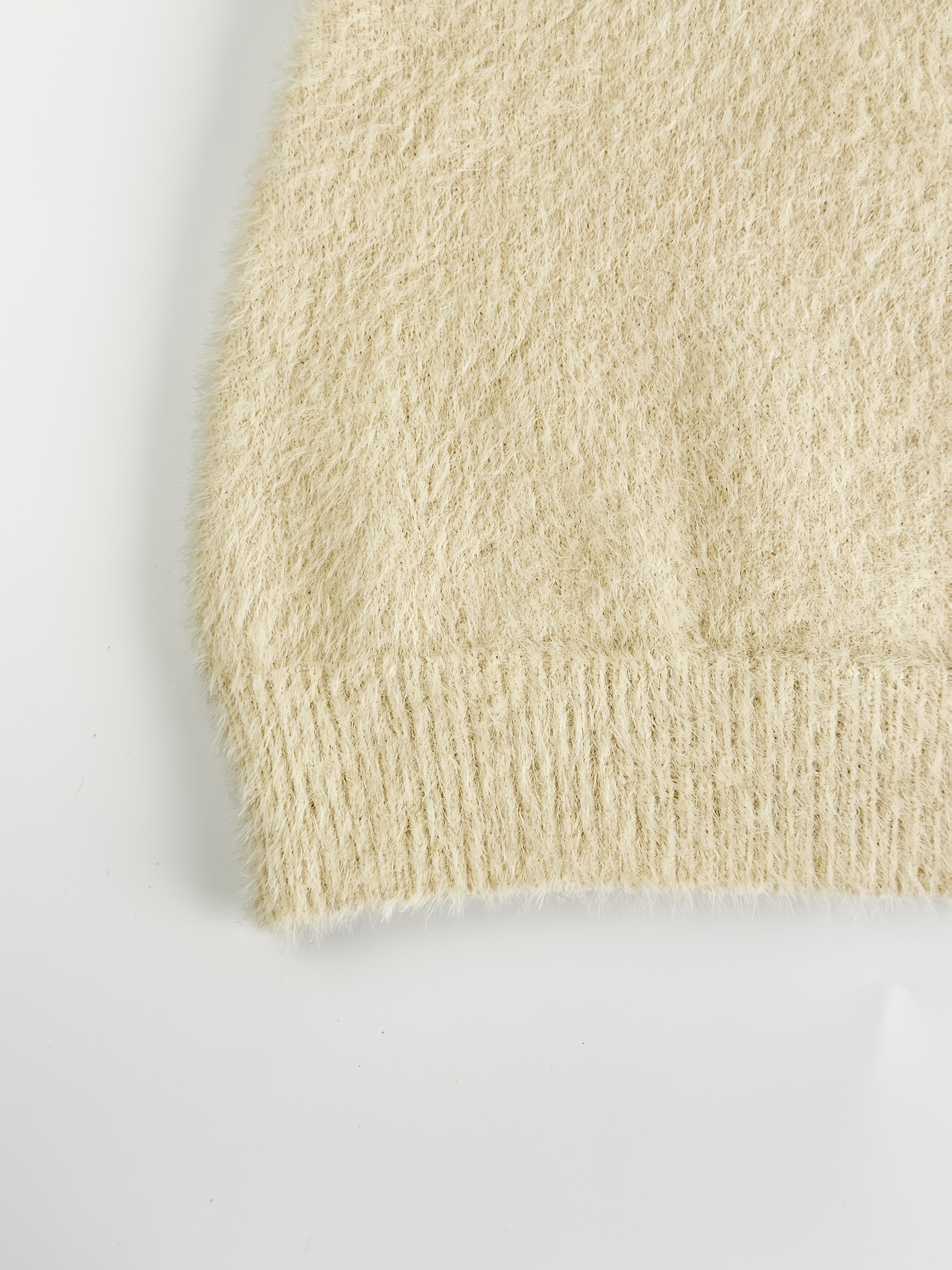 ποπλάρ τσέπης για γυναίκες | ελεγάντος υψηλός κολάρο, λογχομύτης | στιλισμένος μονοχρωματικός | πολυμορφικό τμήμα για την ανοιξιάτικη/χειμερινή περίοδο | στιλισμένος και ελεγάντος σχεδιασμός, χειμερινό ρούχο | ελεγάντος υψηλός κολάρο | τσέπης από τρυφερό φaux fur Στοιχεία είδους 1