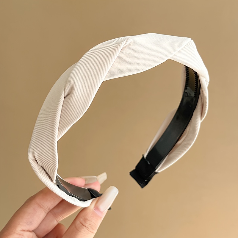 Twisted Hairband With A Stylish Design, Featuring A Non-slip Grip For Securing Hairstyles