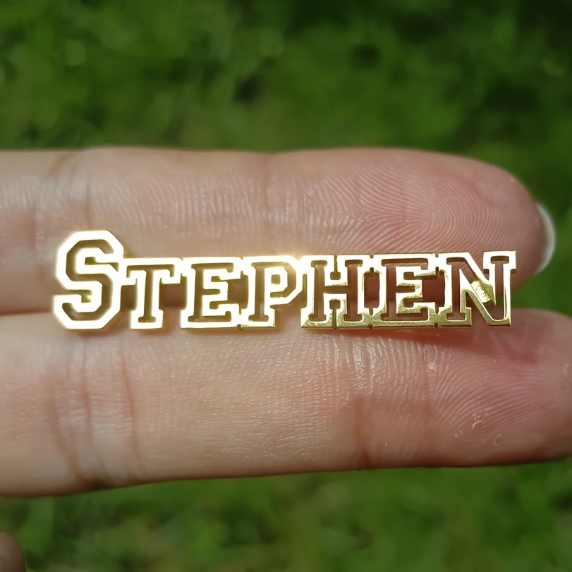 TEMU Broche personnalisée avec nom creux, broche en acier inoxydable personnalisée pour hommes, broche de pour gentleman, bijoux populaires pour