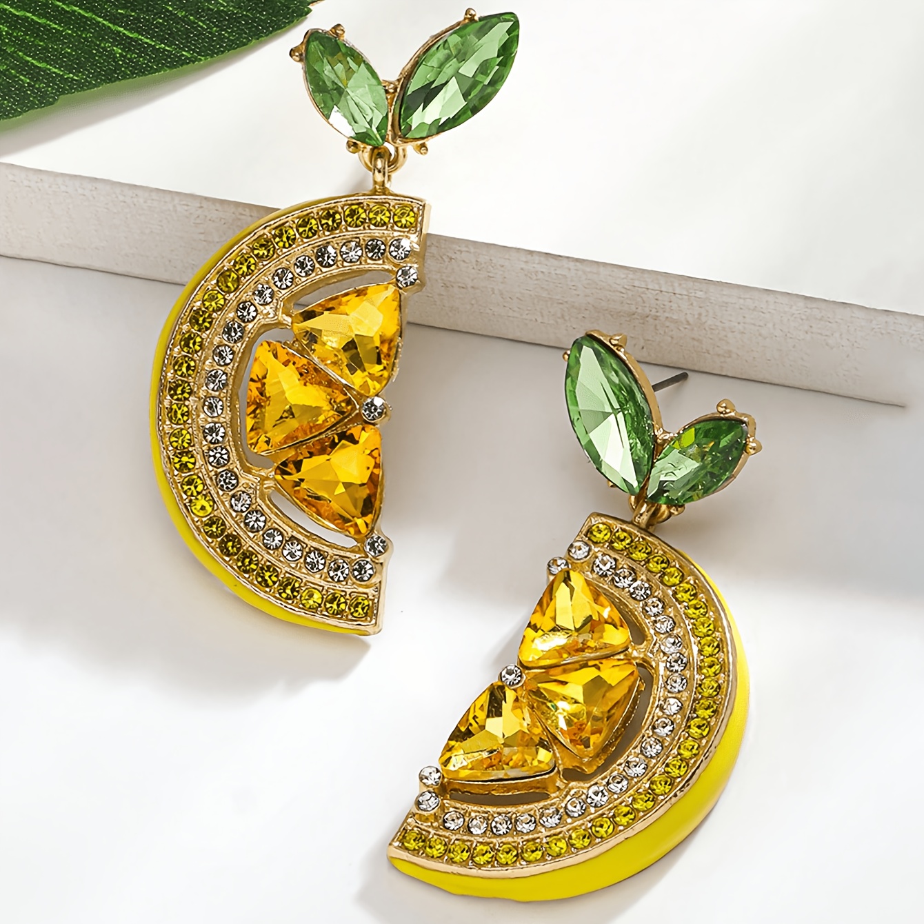 TEMU Un par de aretes de moda ovalados con incrustaciones de limón y frutas, con diamantes de de plástico, aretes de aleación de viento de y modernos