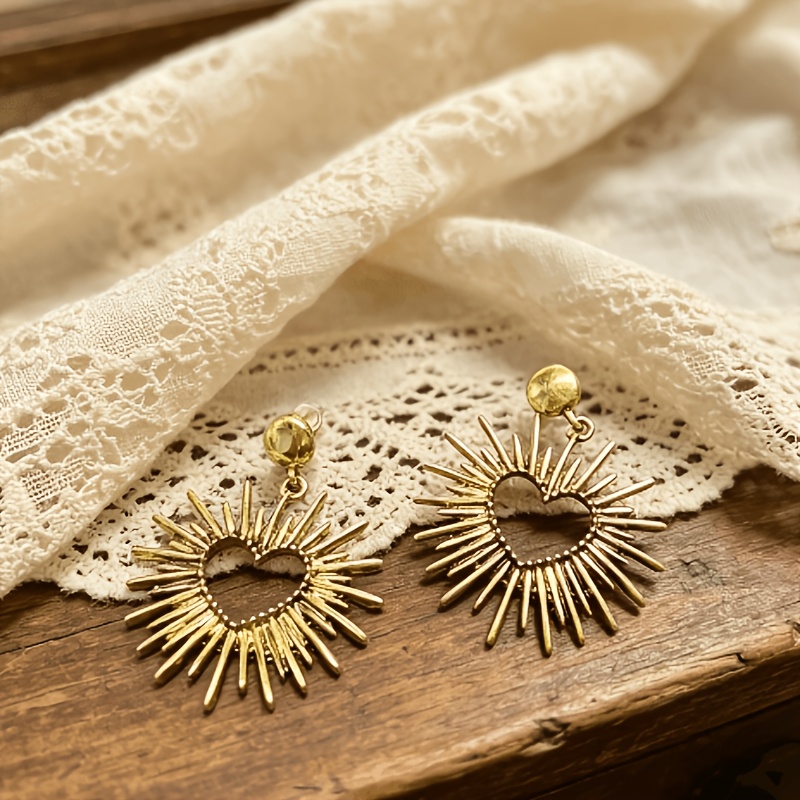 Women's Geometric Hollowed-Out Heart-Shaped Earrings, Elegant Style