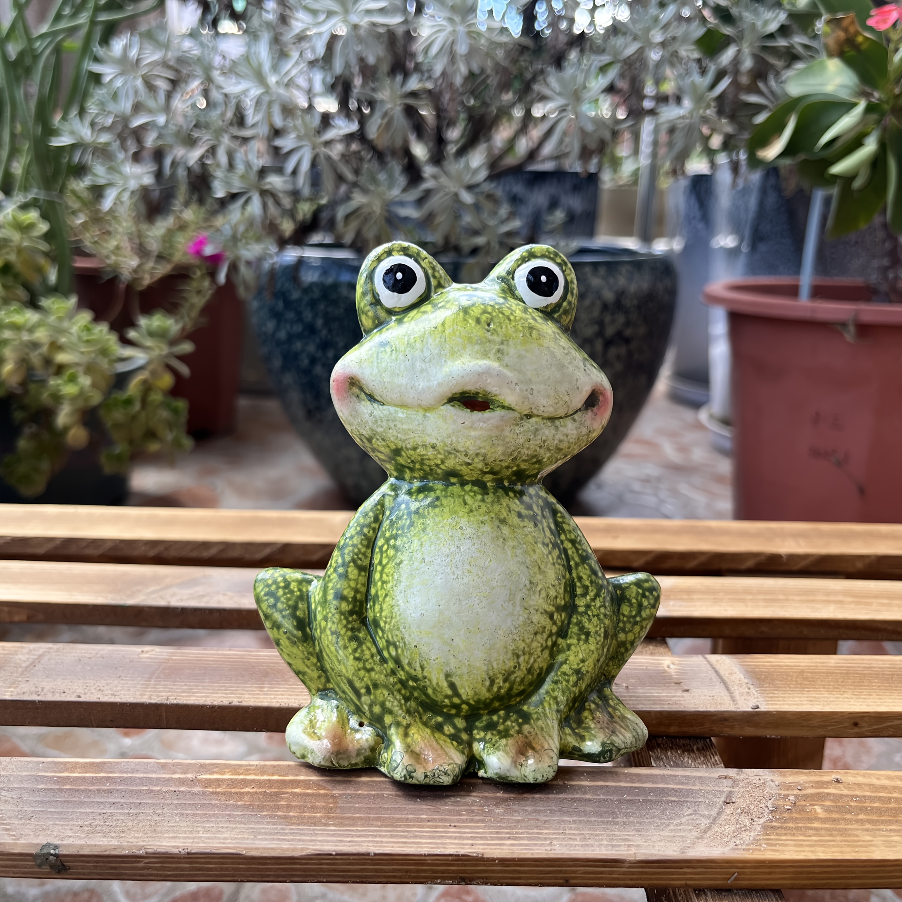 Gartenfrosch Ornament für die Außendekoration * für Terrassen, Balkone und Innenhöfe sowie Garten-Außenskulpturen