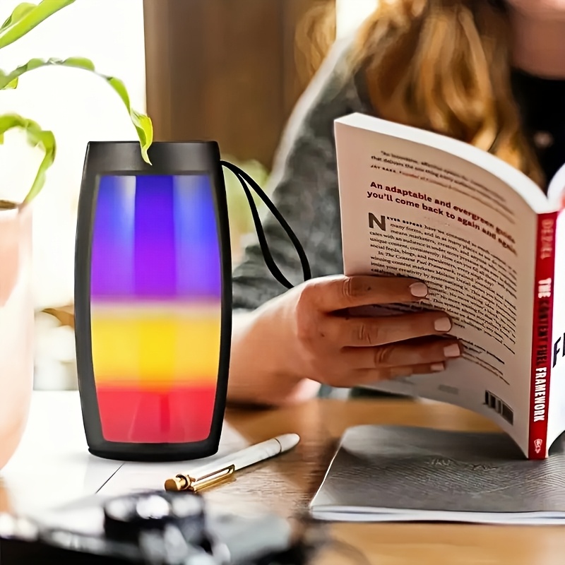 Altavoz Inalámbrico Portátil SoundWave | 7.19cm*14.78cm con Luces LED Rich, Batería de Larga Duración, Carga USB, Entrada AUX y Tarjeta TF, Conexión Inalámbrica, Efectos de Iluminación RGB, Ideal para Regalos de Navidad y Cumpleaños