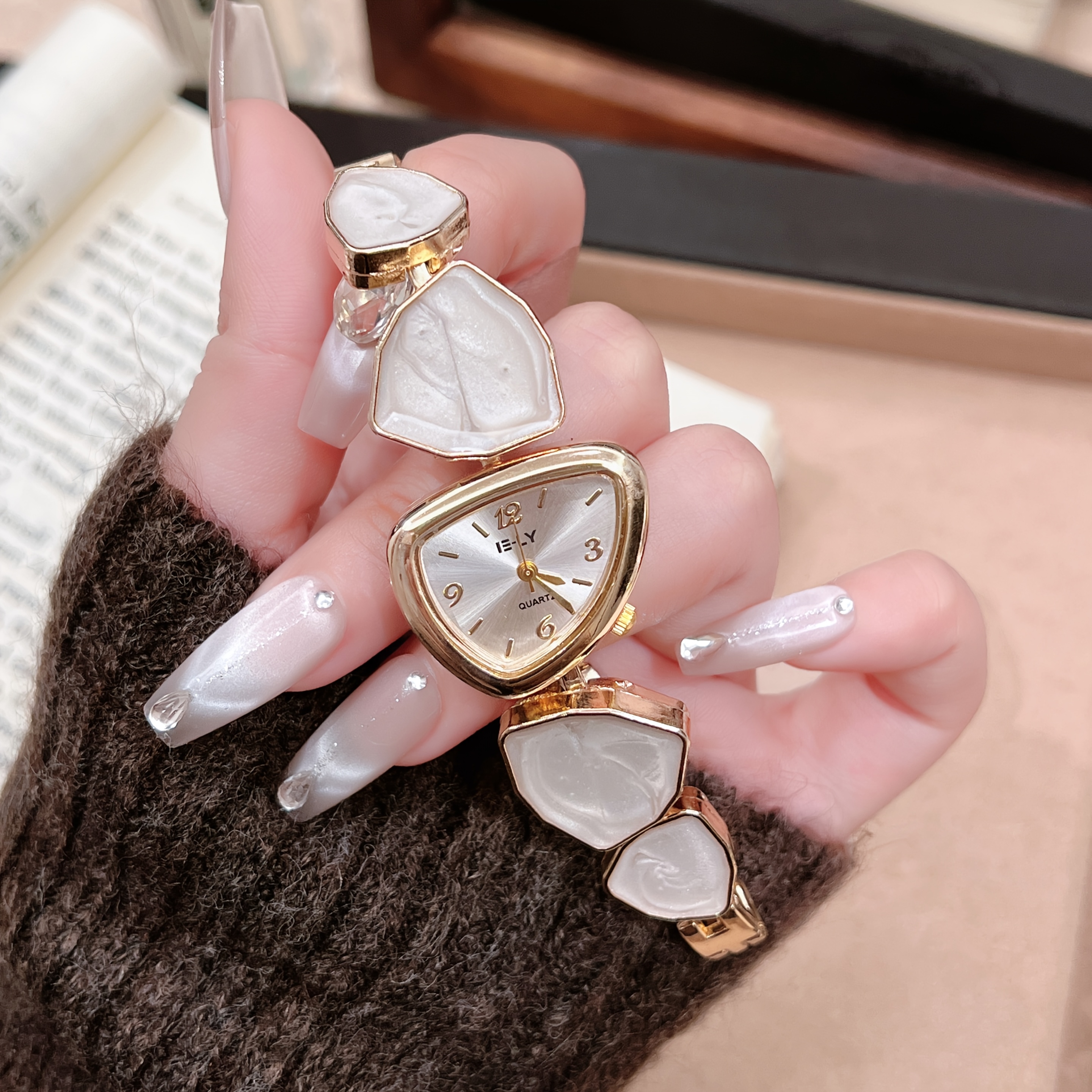 elegant ladies golden multicolor fashion wrist watch with bracelet   display   alloy case and band ideal for daily wear and birthday gifts