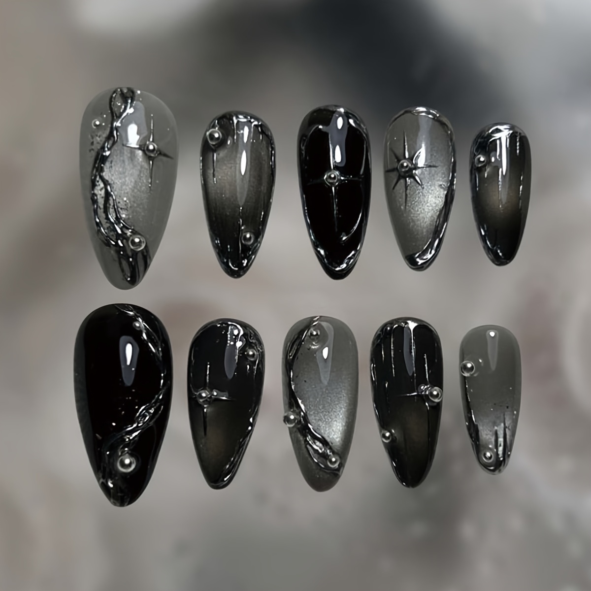 TEMU Lot de 10 faux ongles amandés de longueur moyenne, dégradé noir-gris avec pointes perles métalliques épineux à , autocollants d'ongles amovibles