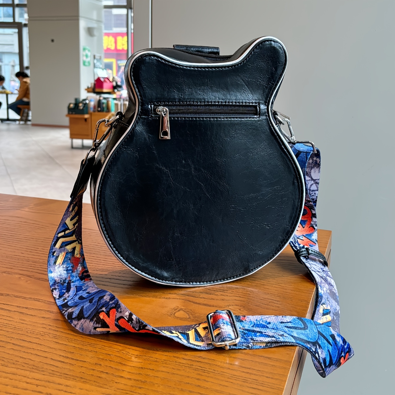 2024 Niche Guitar Shaped Y2k Style Bag Novelty Crossbody Bag 